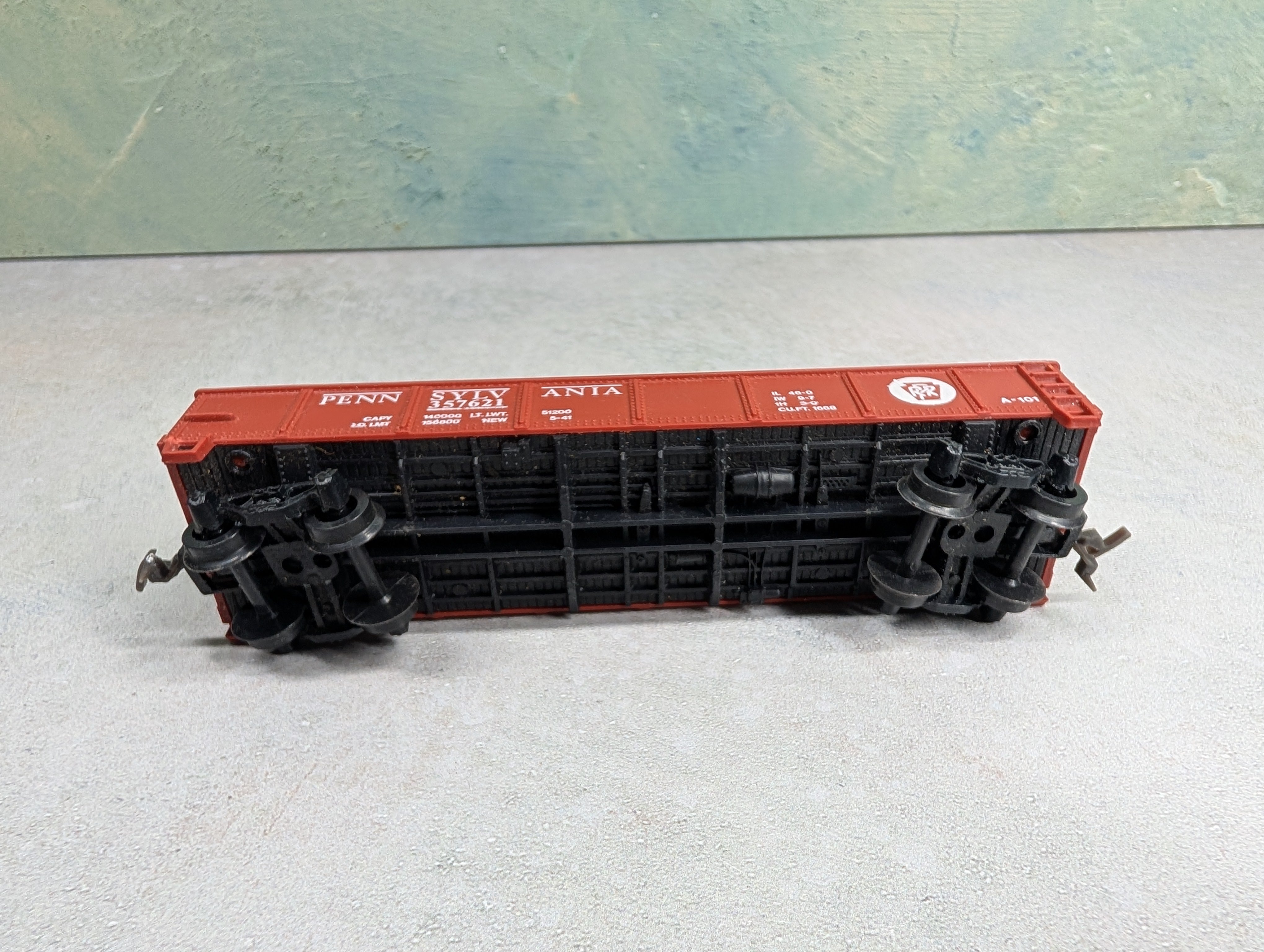 USED HO Scale 40' Gondola Pennsylvania #357621 w/ Load