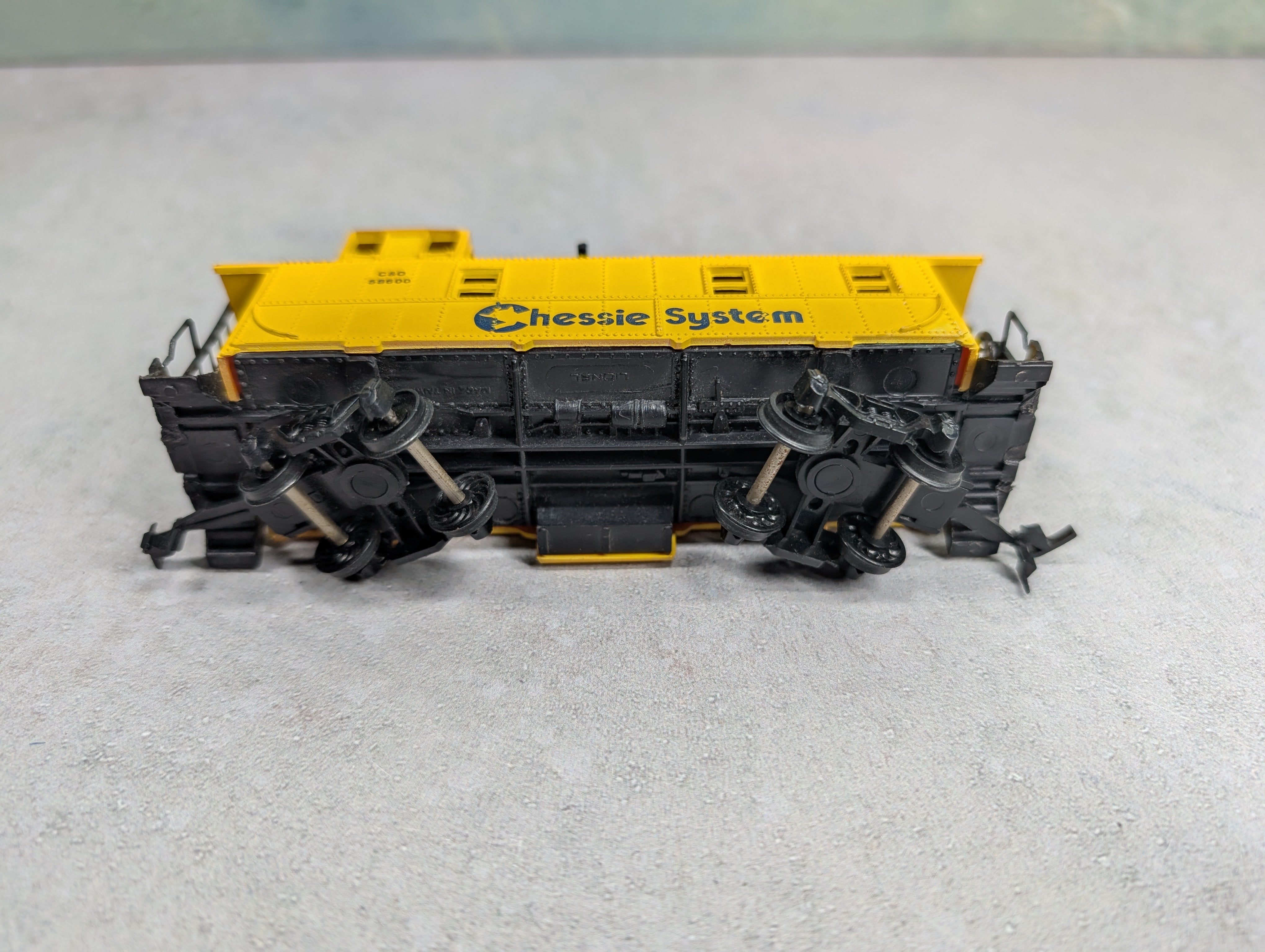 USED Lionel HO Scale Caboose Chessie System C&O #58600
