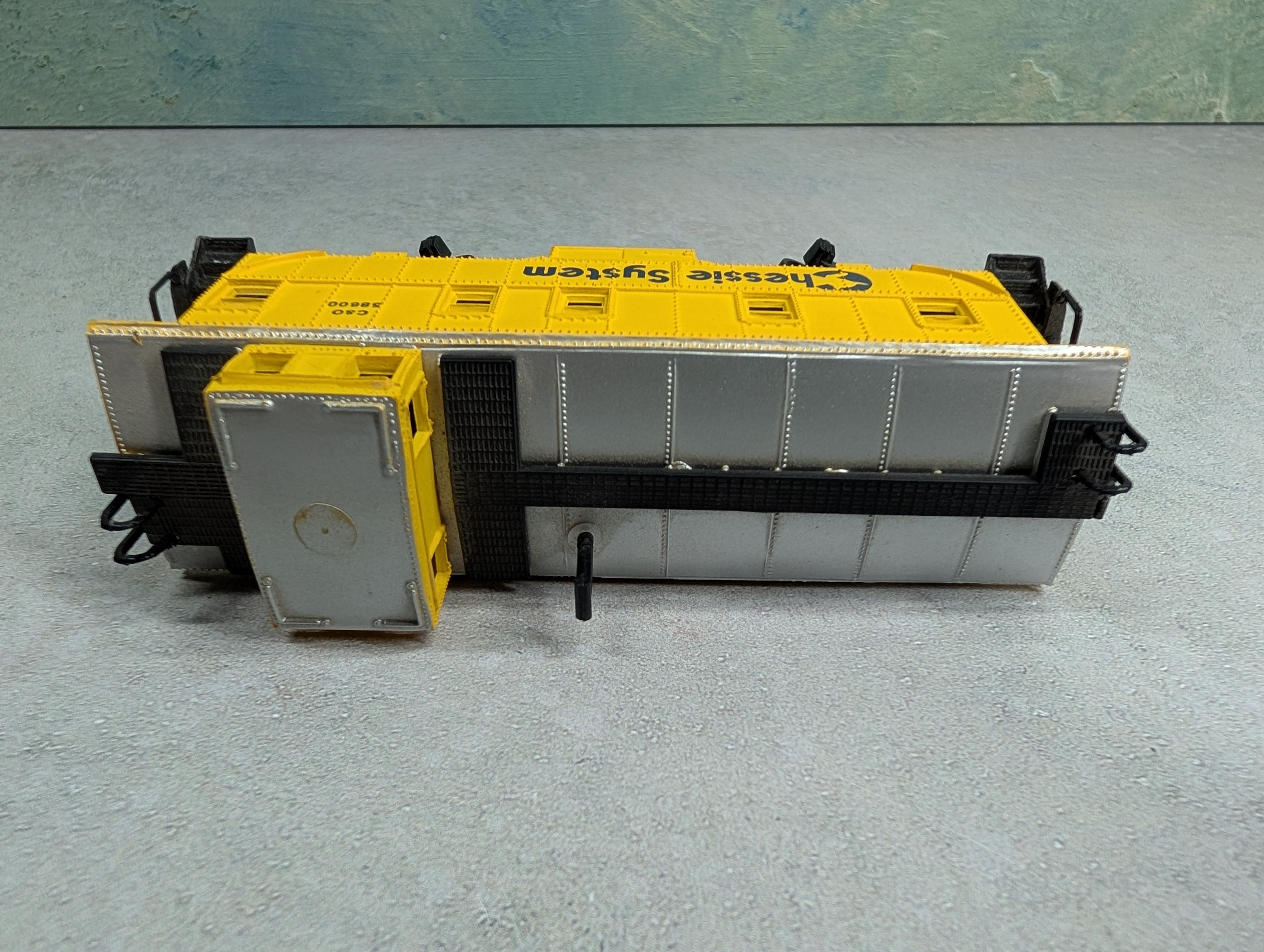 USED Lionel HO Scale Caboose Chessie System C&O #58600