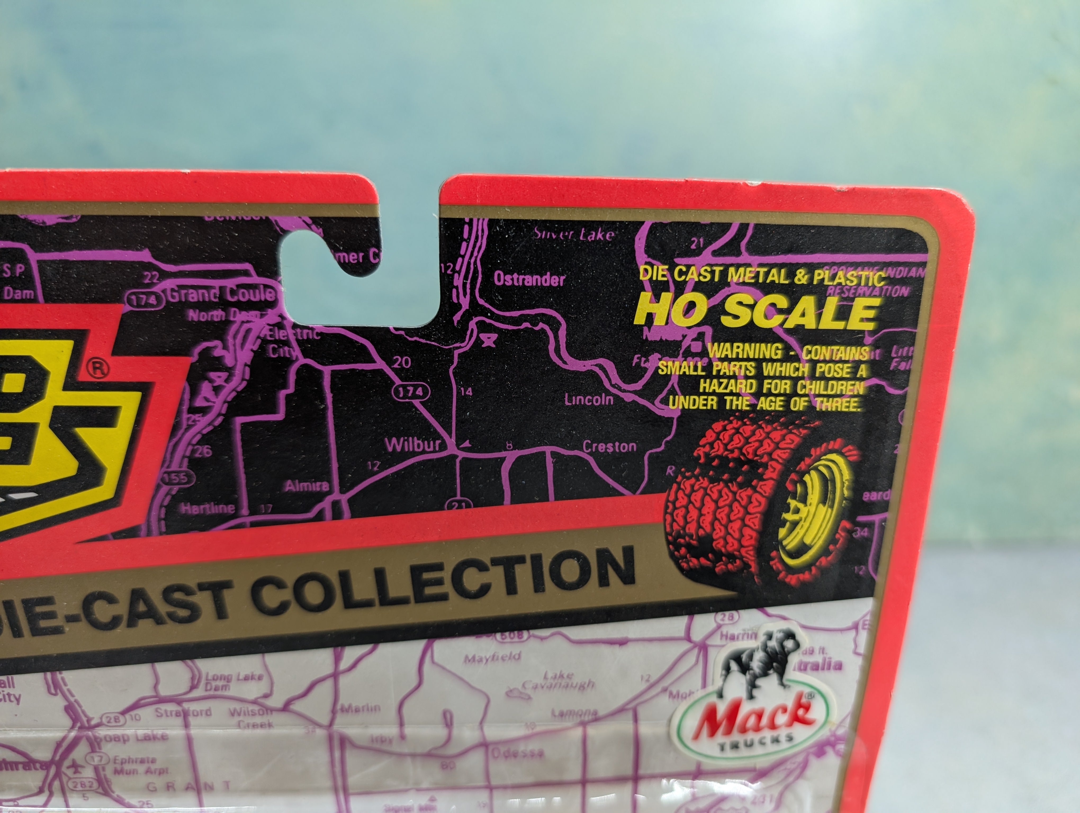 Road Champs 7372 HO Scale Pilot Mack Semi Tanker Truck Die Cast Collection
