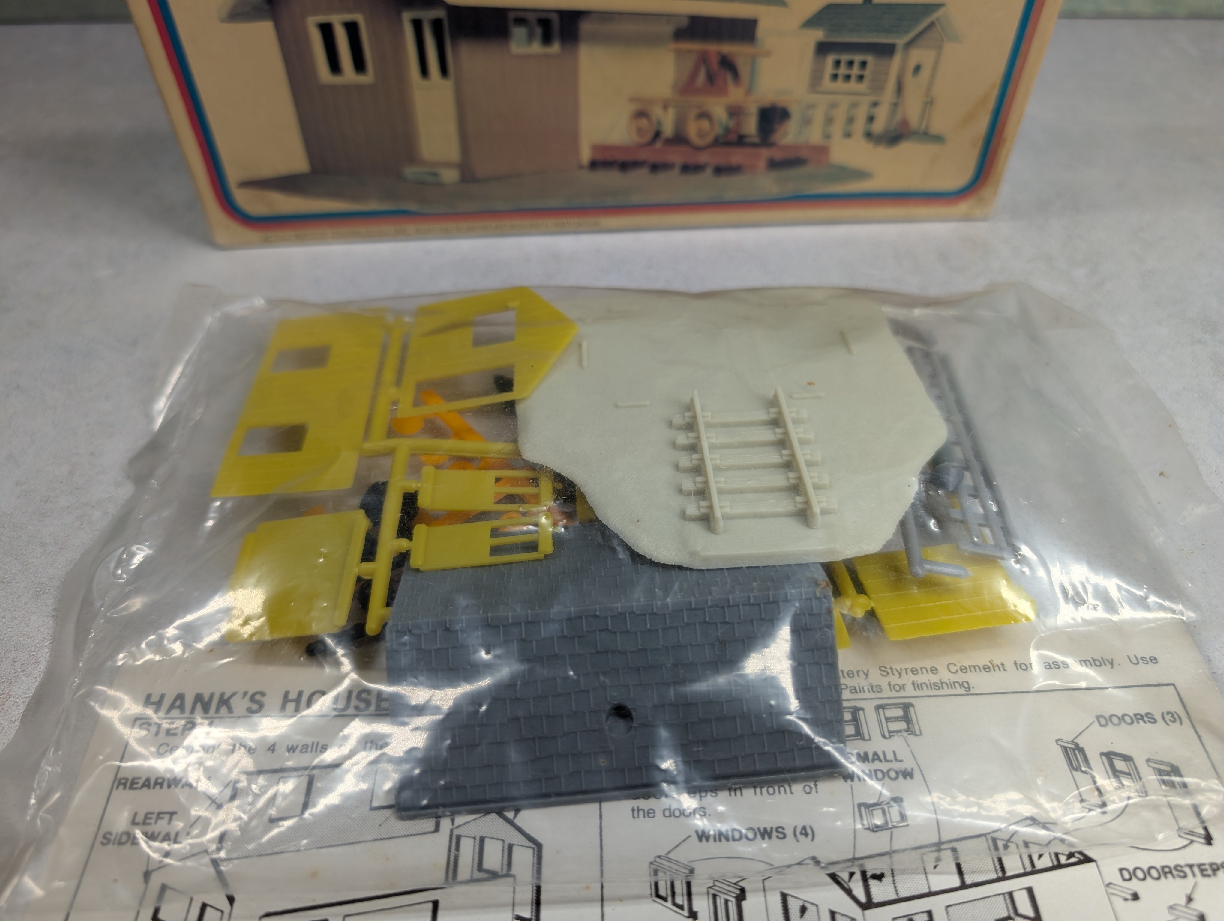 Life-Like 1346 HO Scale Handcar Depot KIT