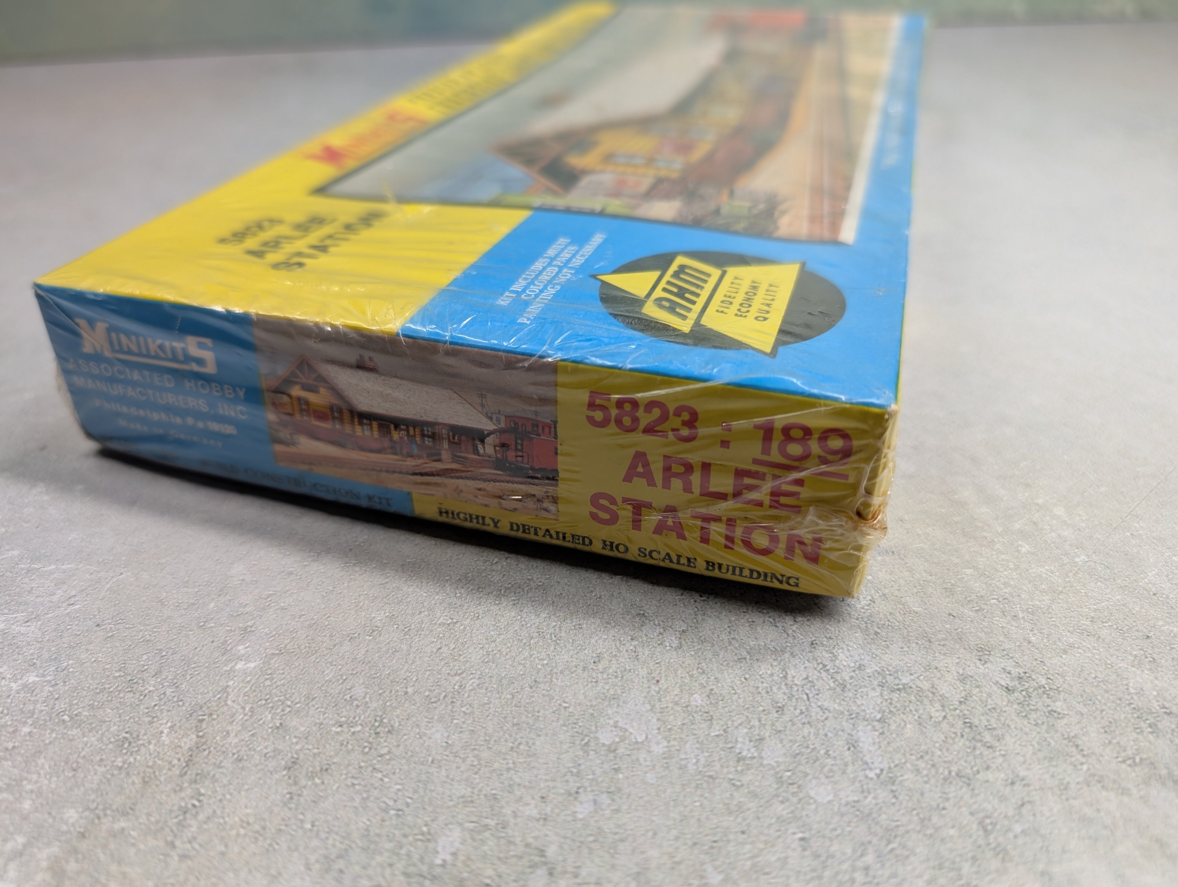 AHM 5823 HO Scale Arlee Station Minikits KIT