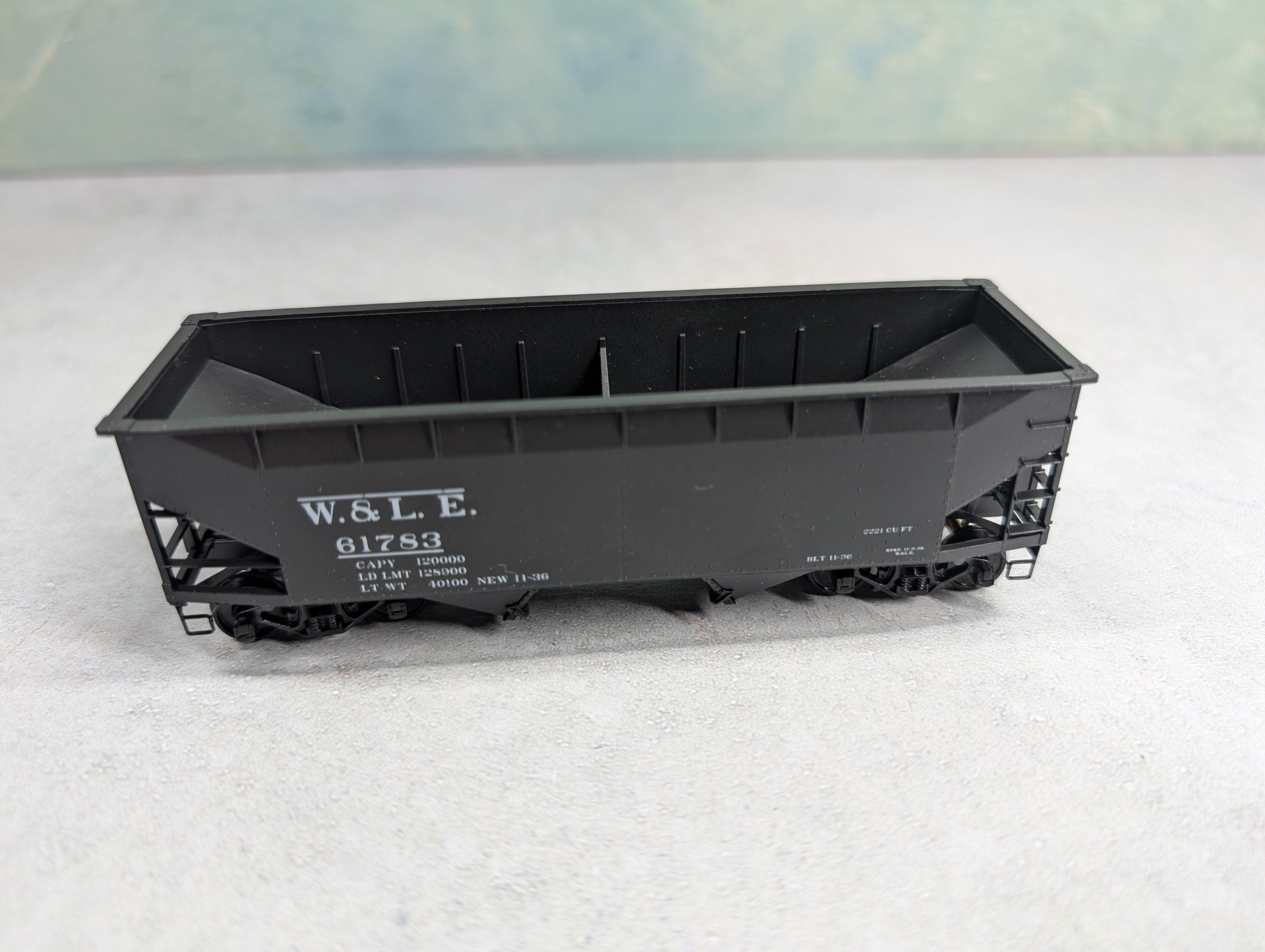 USED Accurail HO Scale 2 Bay Open Hopper Wheeling and Lake Erie W&LE #61783