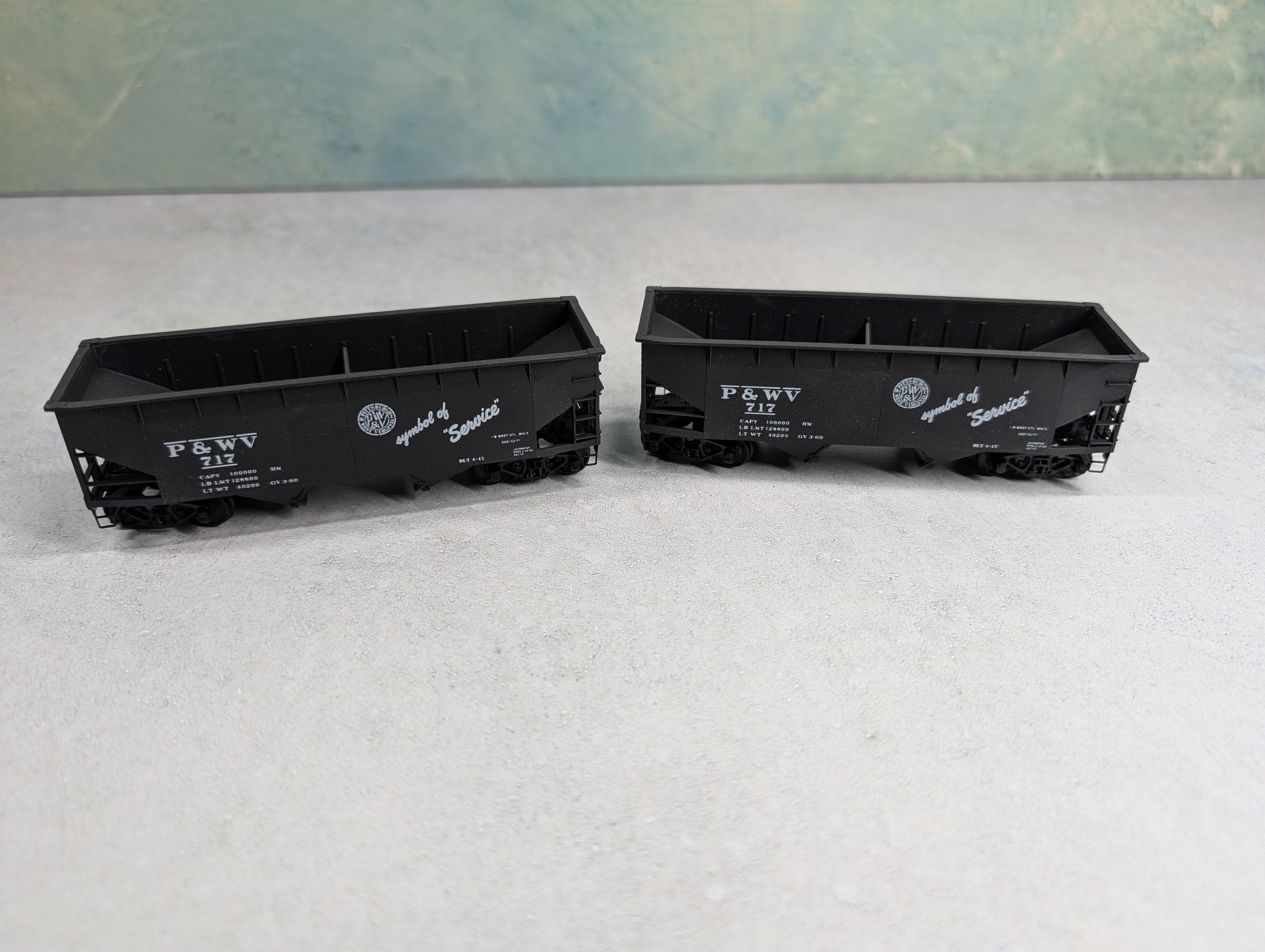 USED Accurail HO Scale 2 Bay Open Hoppers Pittsburgh & West Virginia P&WV #717 (2 pcs)