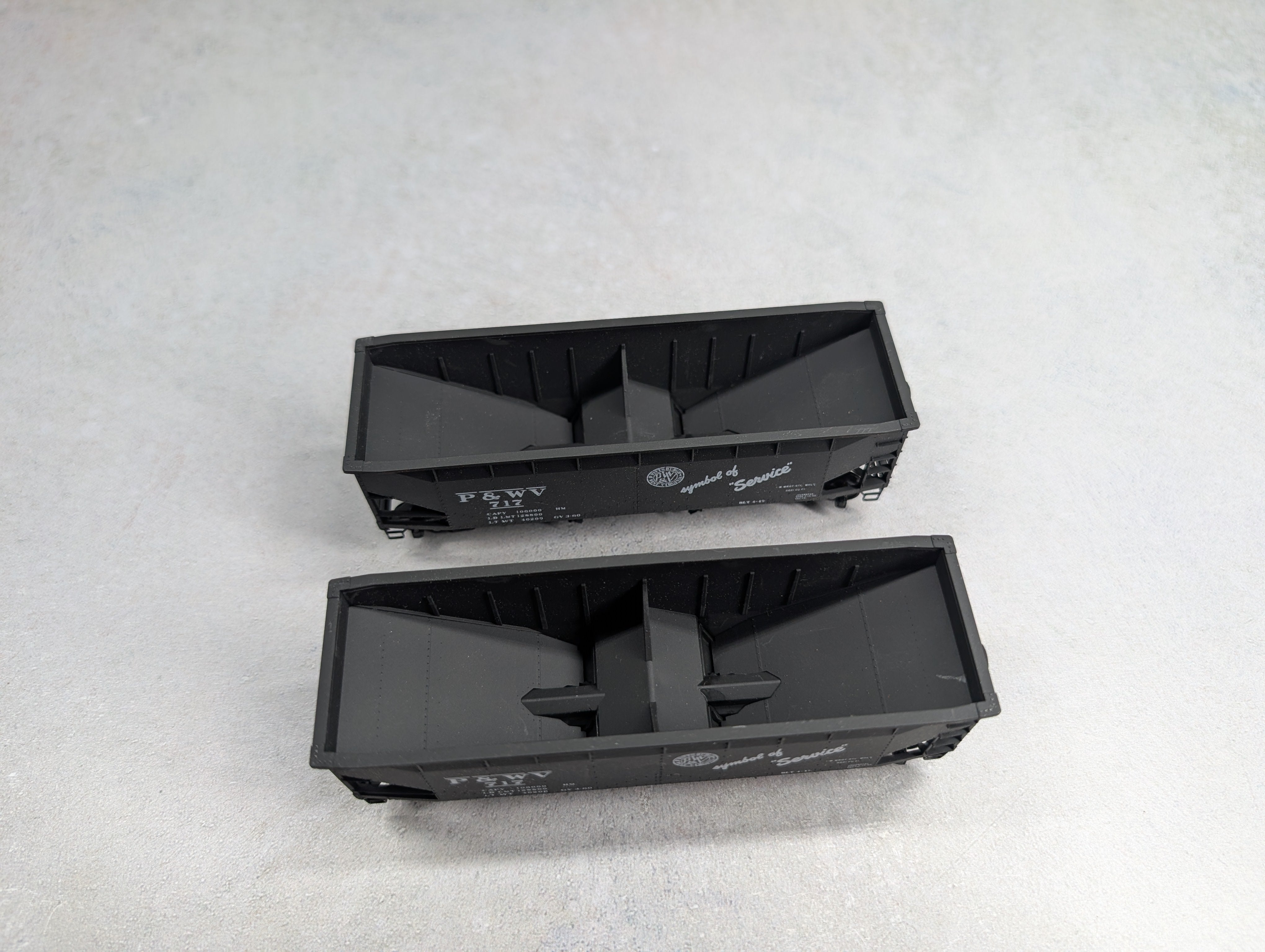 USED Accurail HO Scale 2 Bay Open Hoppers Pittsburgh & West Virginia P&WV #717 (2 pcs)