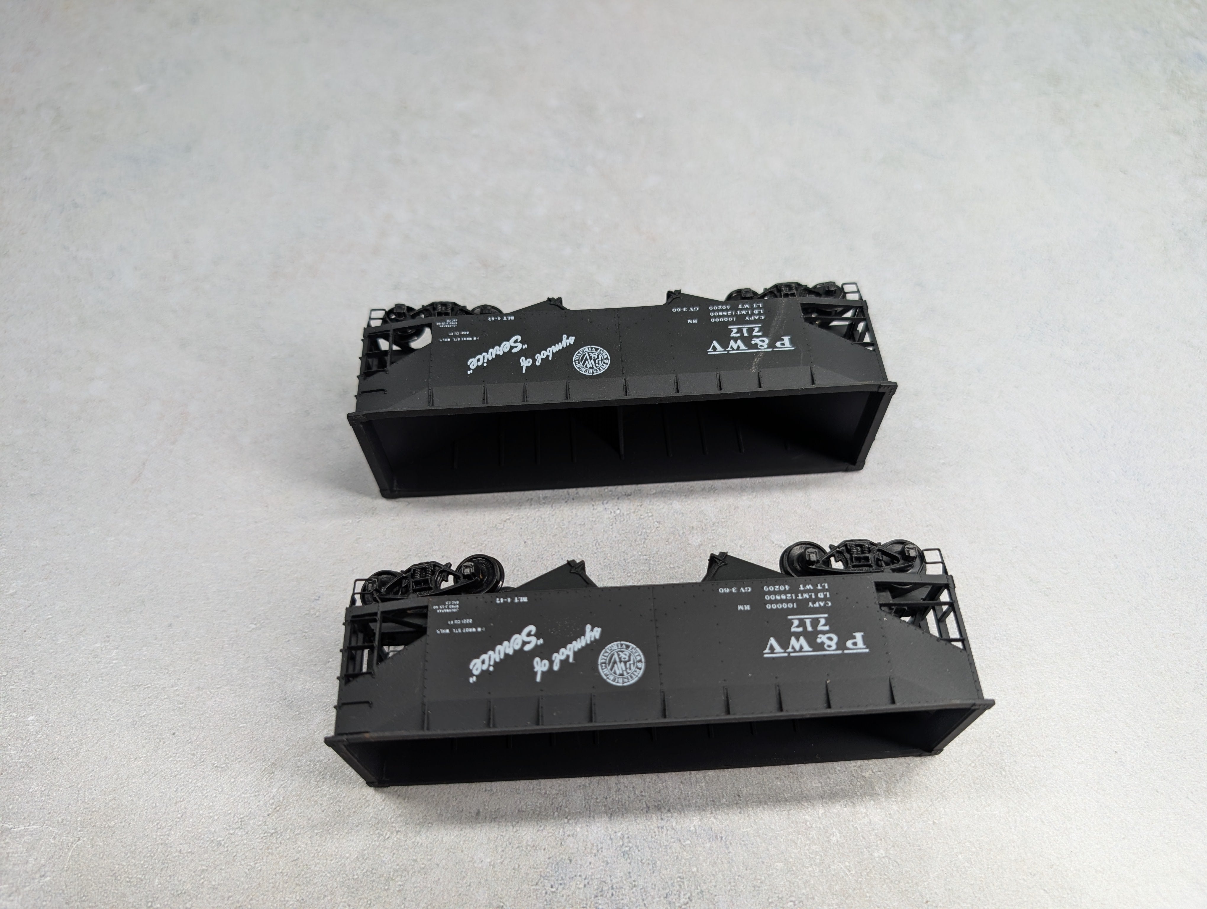 USED Accurail HO Scale 2 Bay Open Hoppers Pittsburgh & West Virginia P&WV #717 (2 pcs)