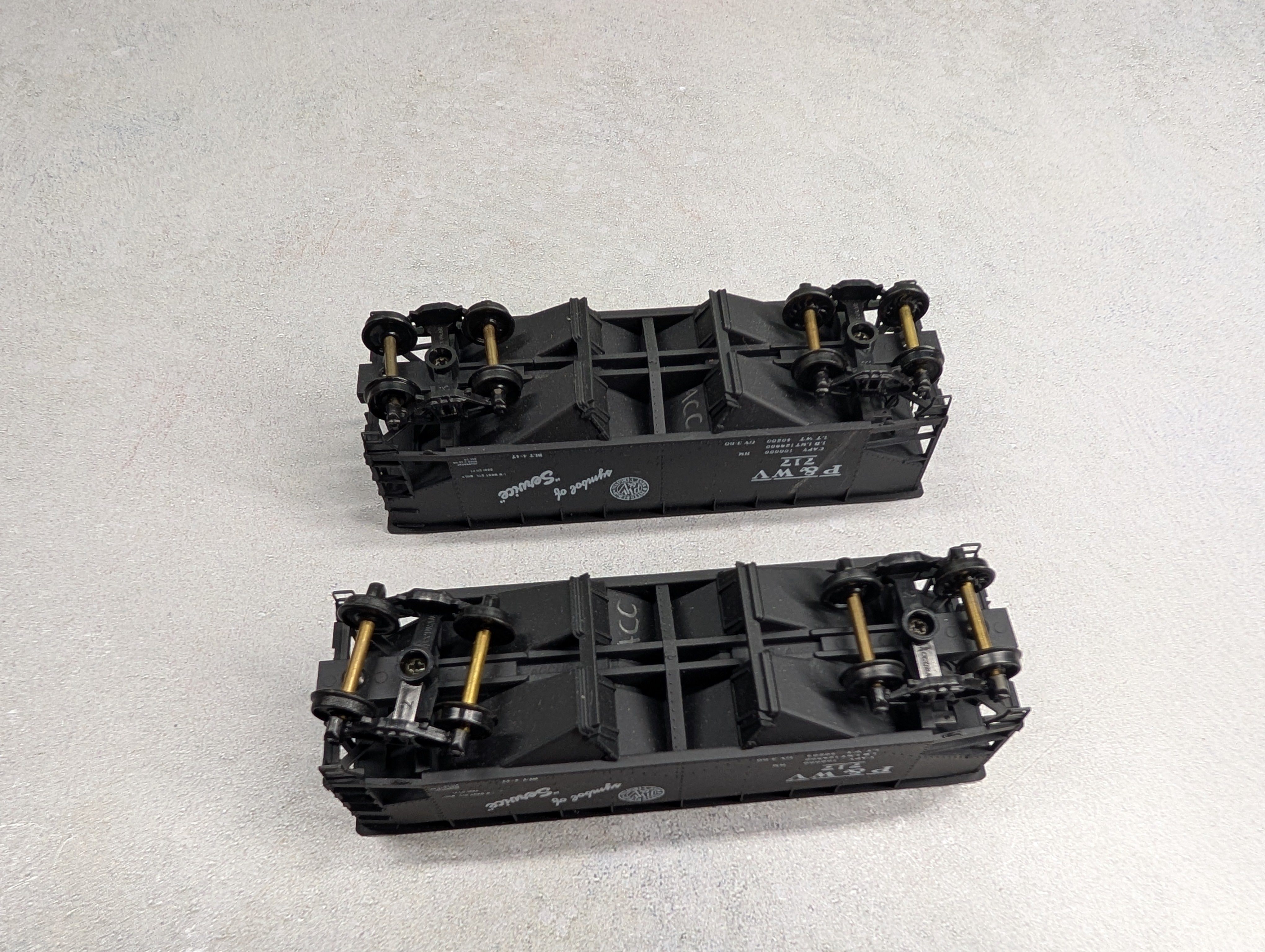 USED Accurail HO Scale 2 Bay Open Hoppers Pittsburgh & West Virginia P&WV #717 (2 pcs)