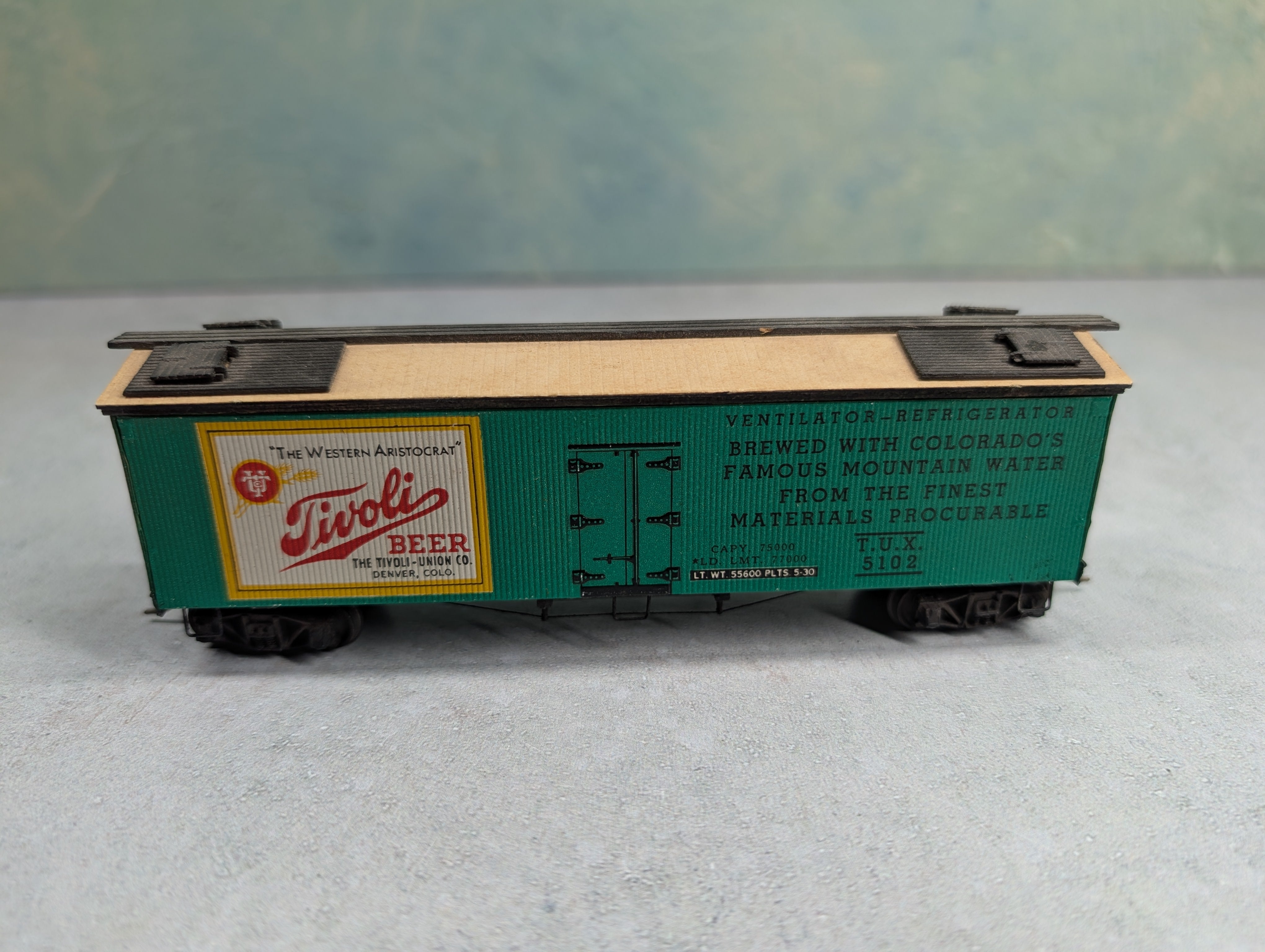 USED HO Scale Real Wood Craftsman Wooden Reefer Tivoli Beer TUX #5102