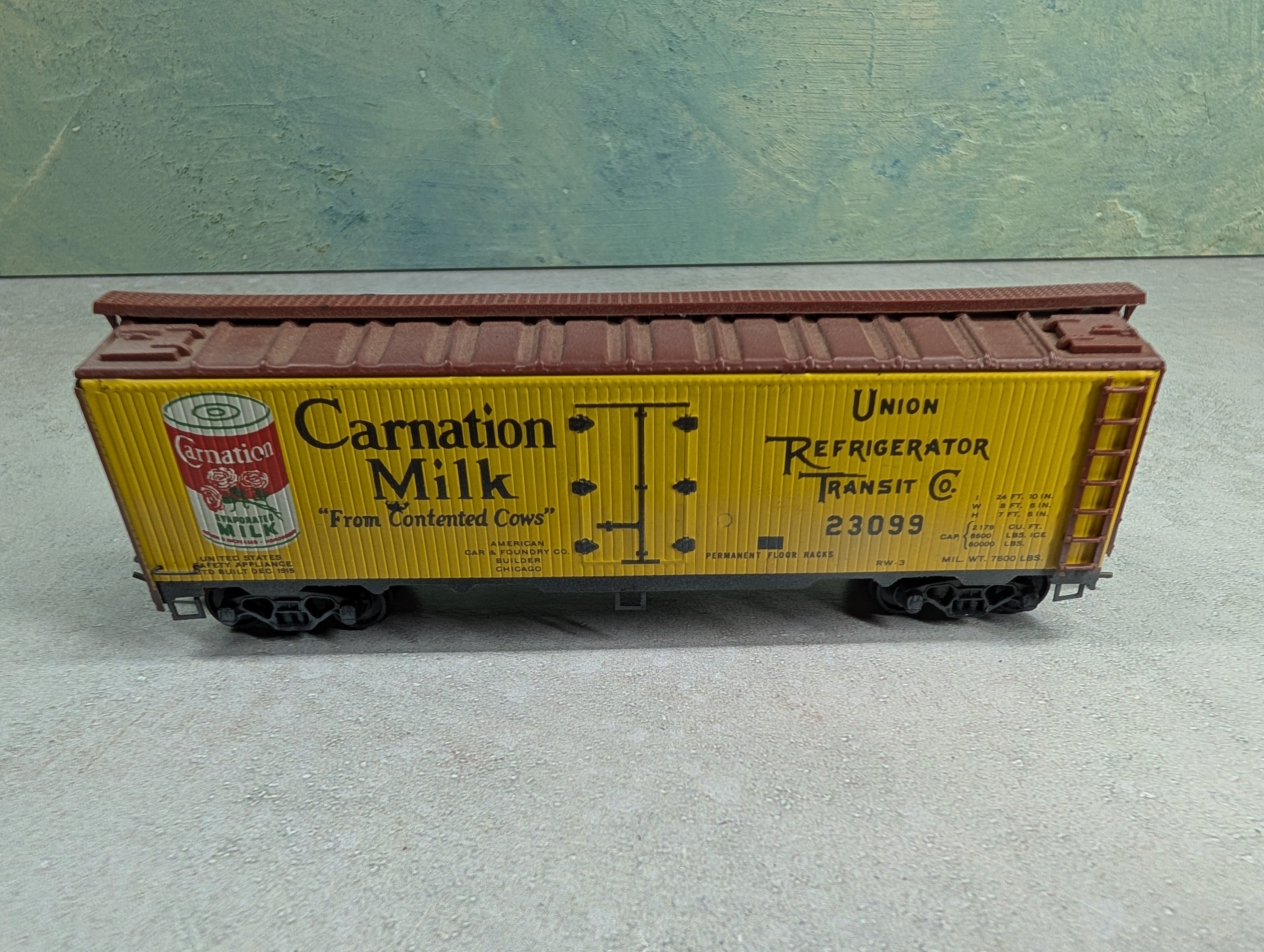 USED Varney HO Scale Metal 40' Box Car Carnation Milk URTC #23099 Weathered