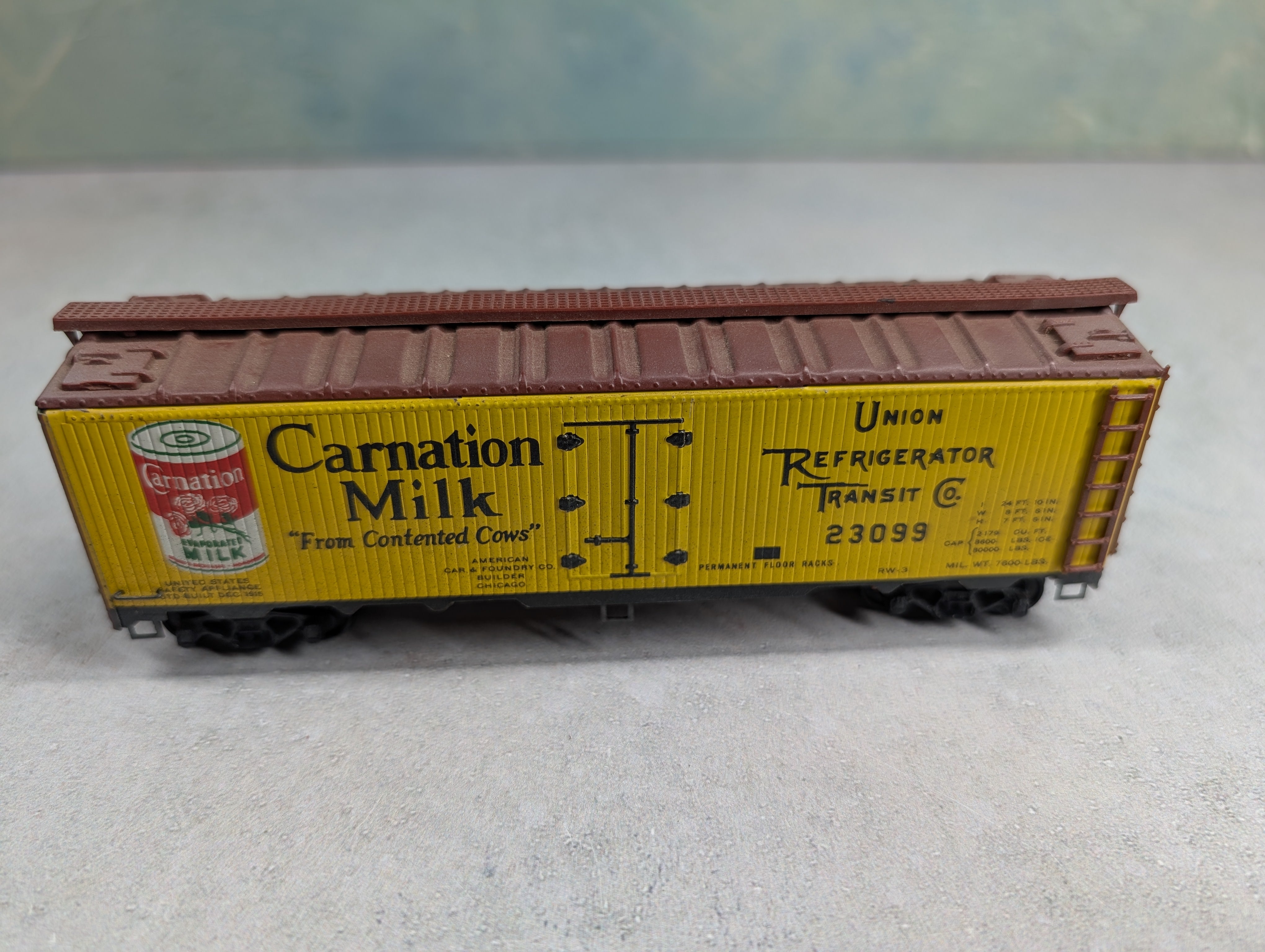USED Varney HO Scale Metal 40' Box Car Carnation Milk URTC #23099 Weathered