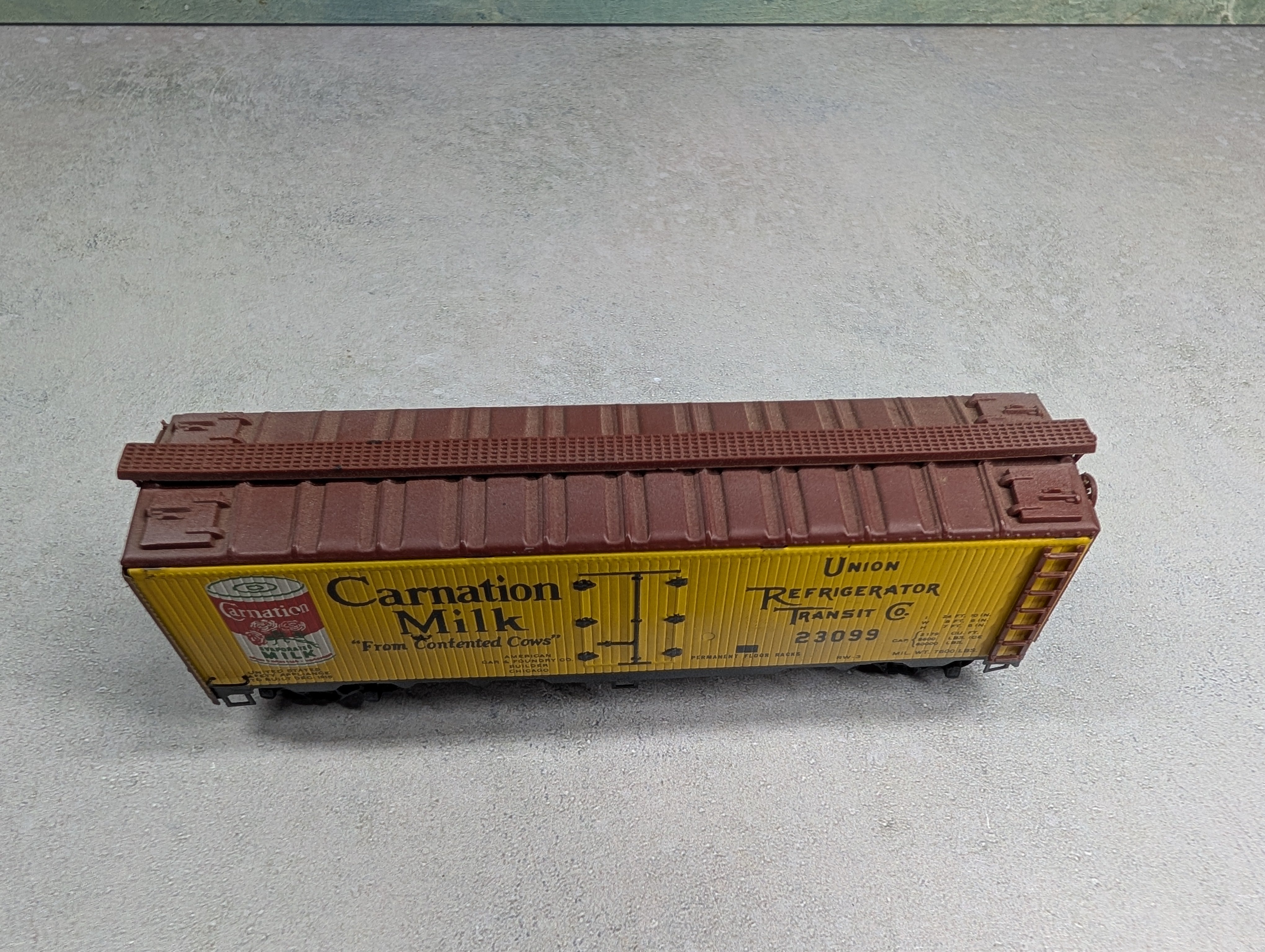 USED Varney HO Scale Metal 40' Box Car Carnation Milk URTC #23099 Weathered