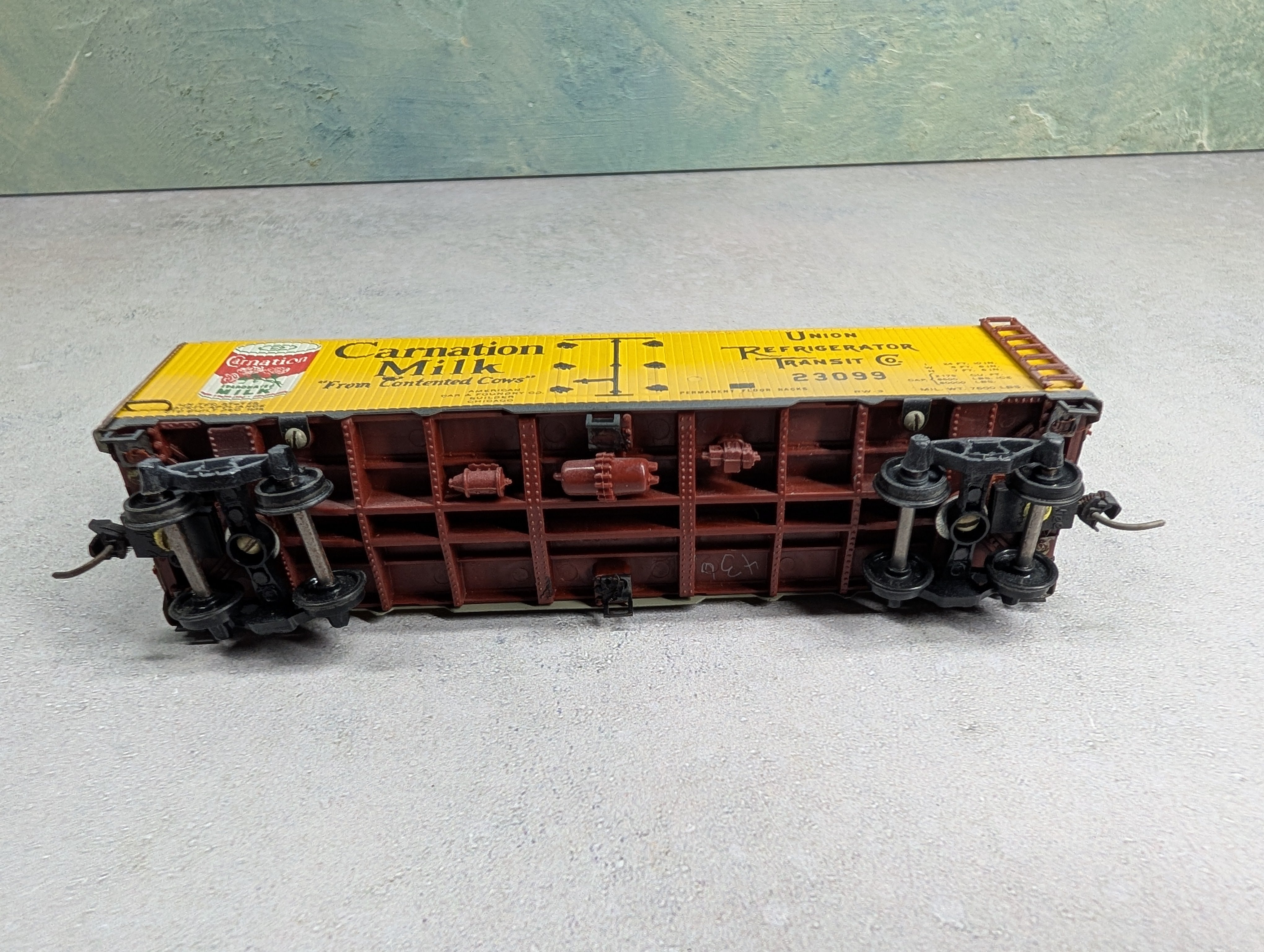 USED Varney HO Scale Metal 40' Box Car Carnation Milk URTC #23099 Weathered