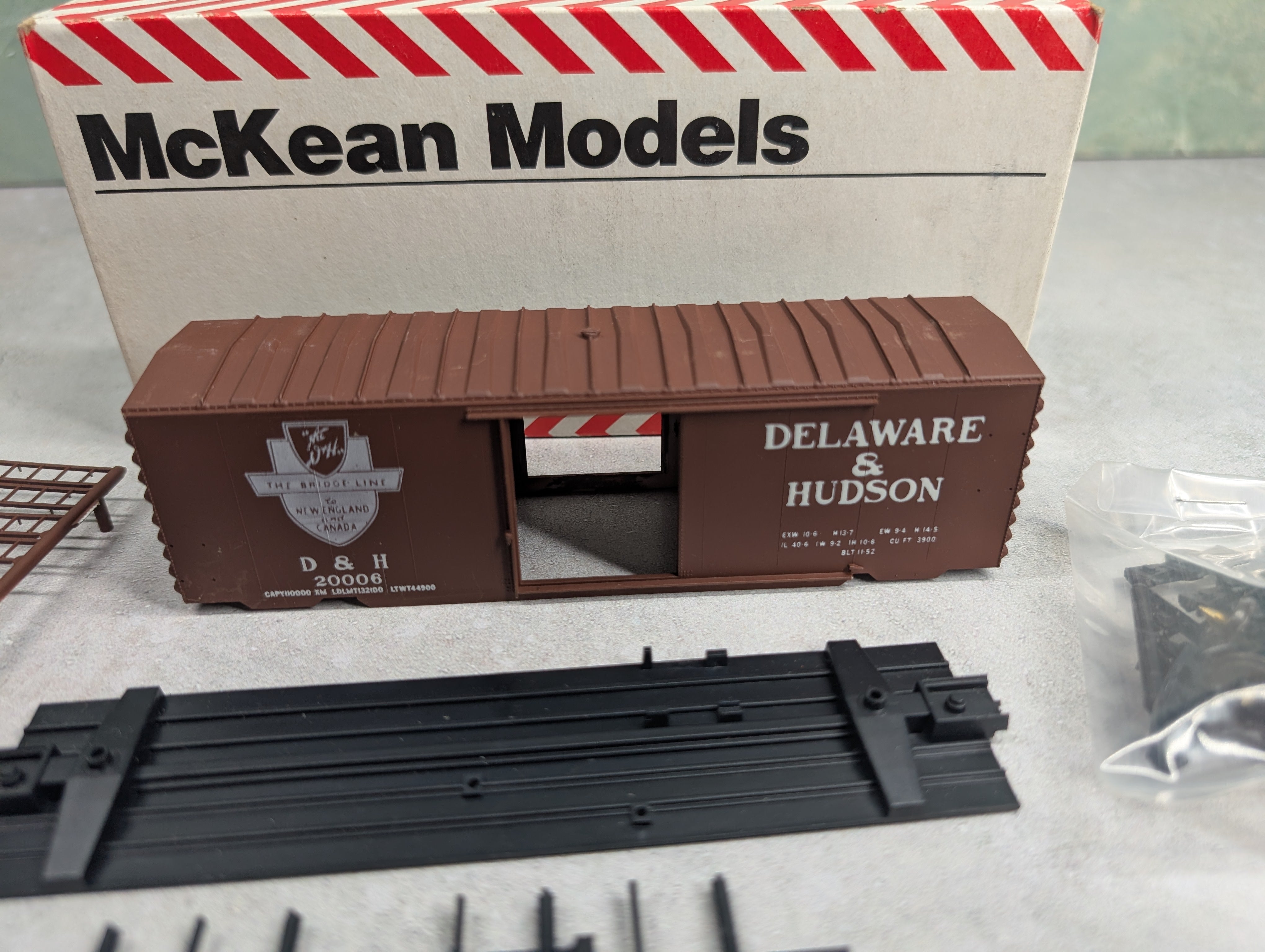 USED MCKEAN 701 HO Scale 40' PS-1 Box Car Delaware and Hudson KIT