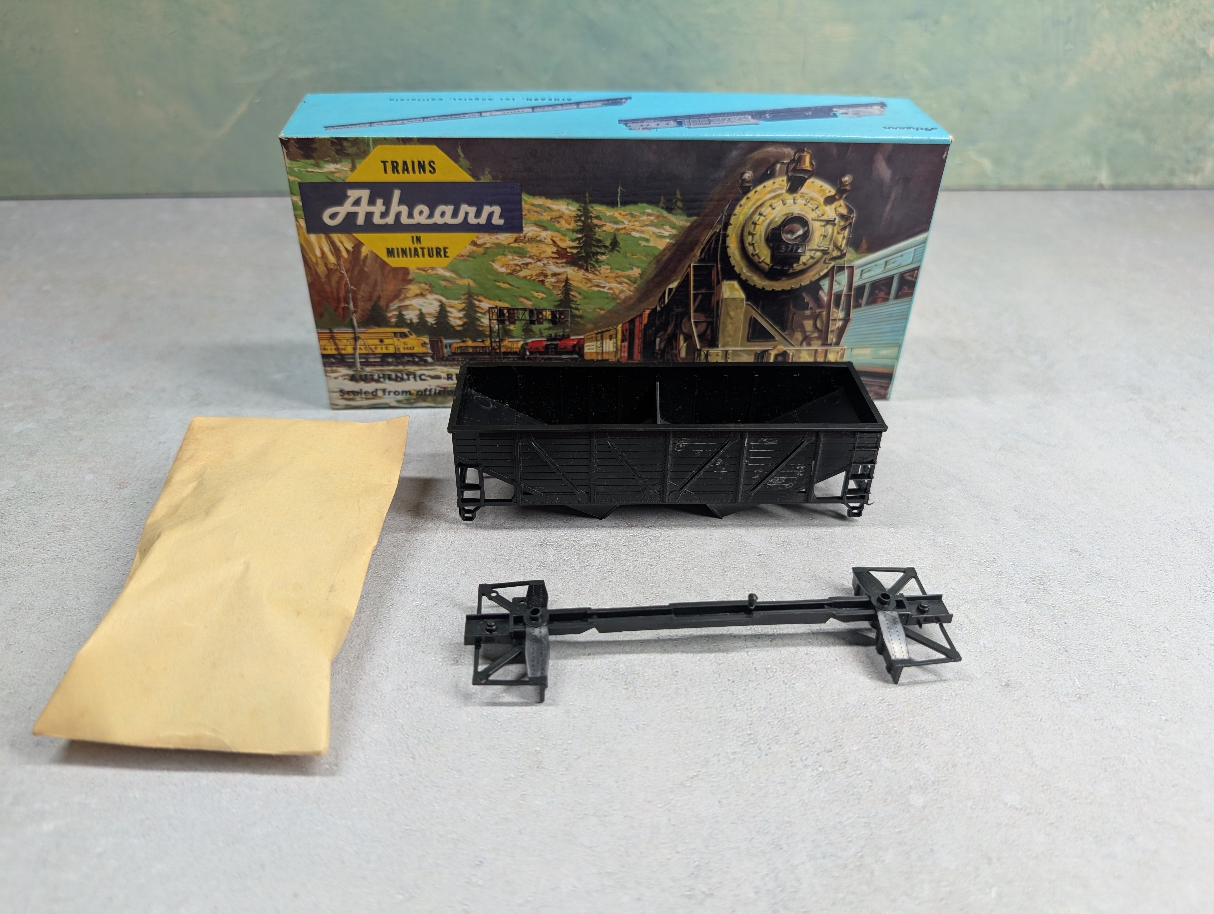 USED Athearn 5420 HO Scale Black Undecorated 34' Composite Side Hopper KIT