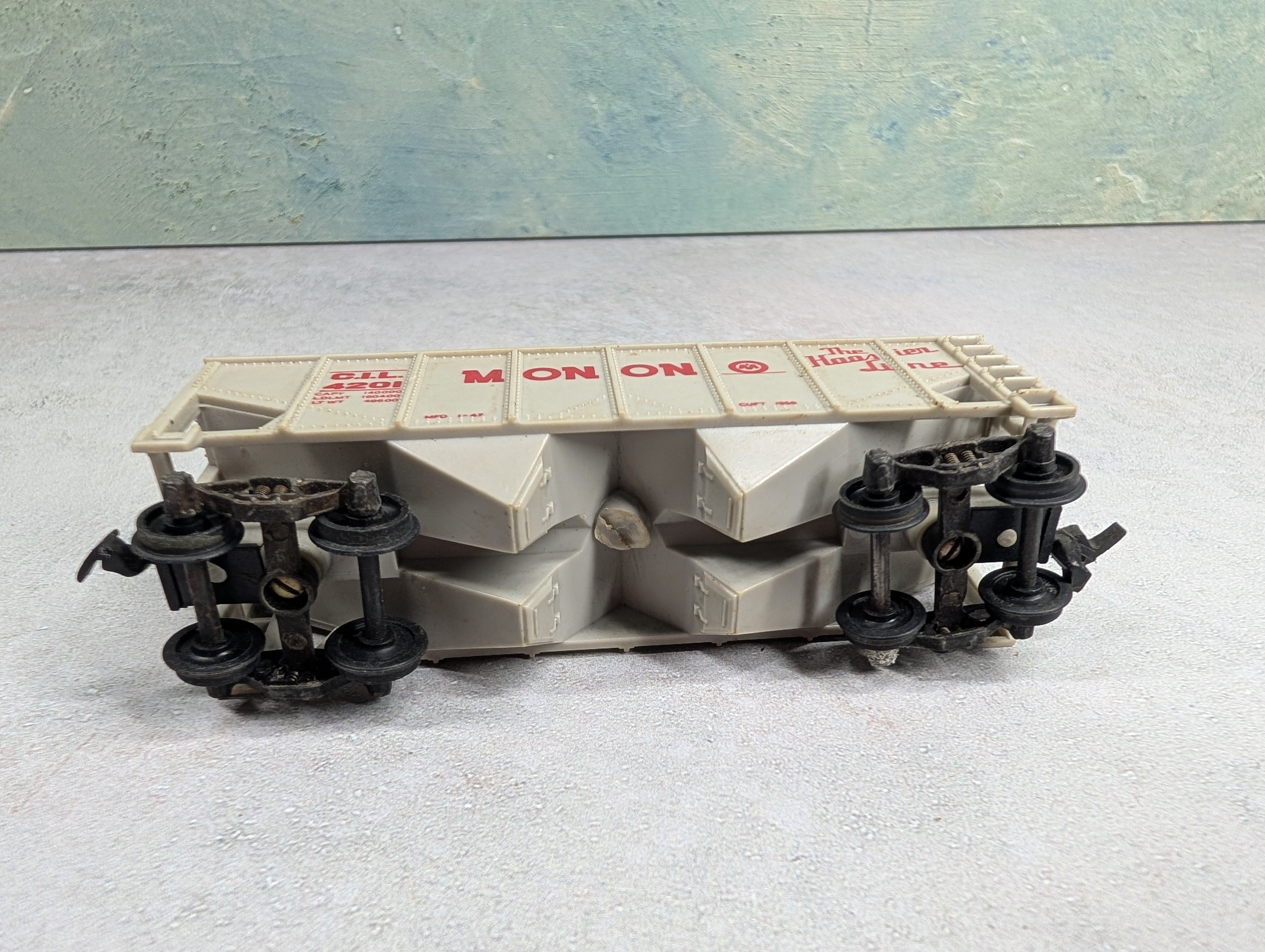 USED Varney HO Scale 2 Bay Open Hopper Monon CIL #4201