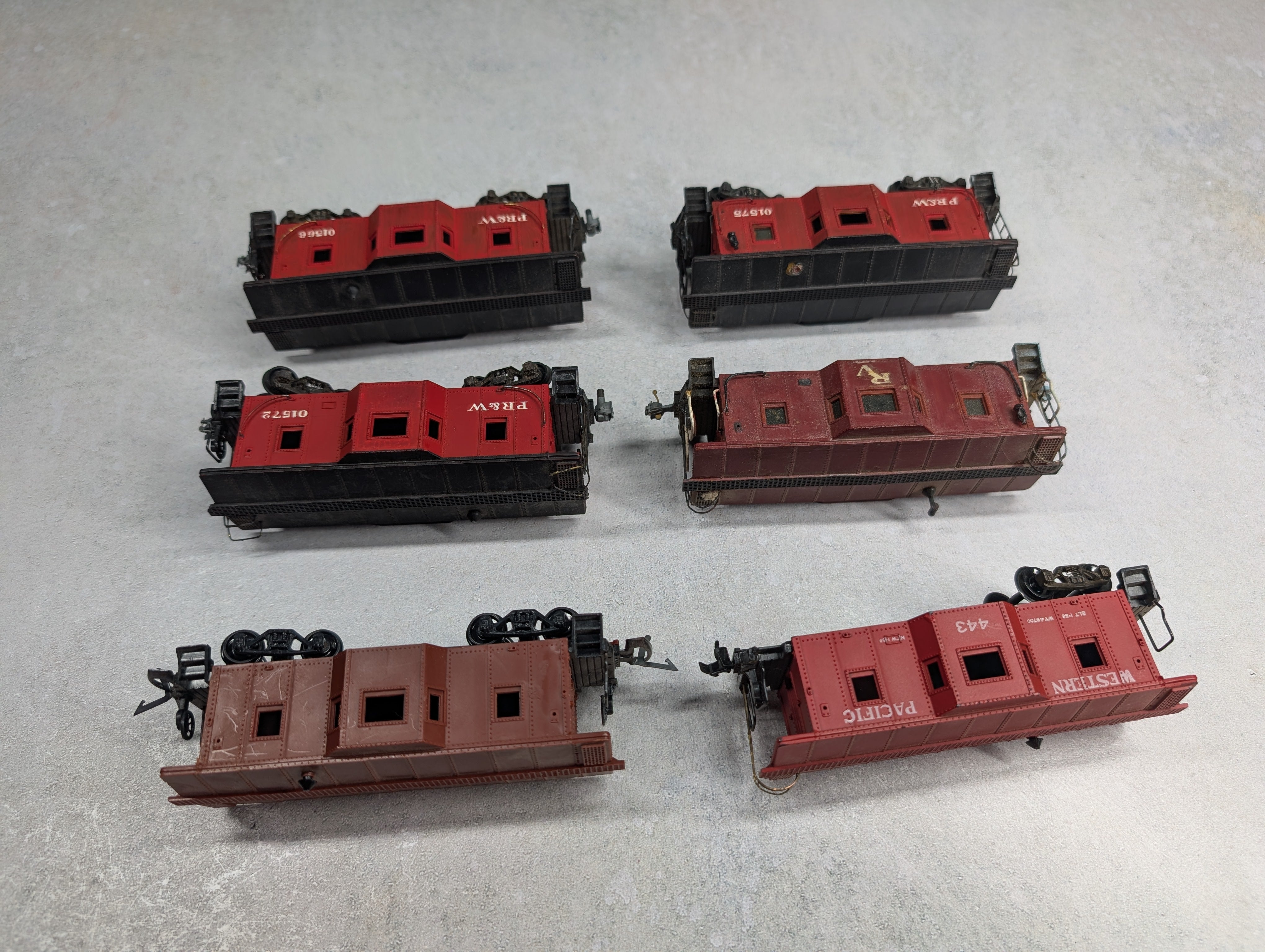 USED HO Scale Lot of Bay Window Cabooses, Varney + more (6 pcs)