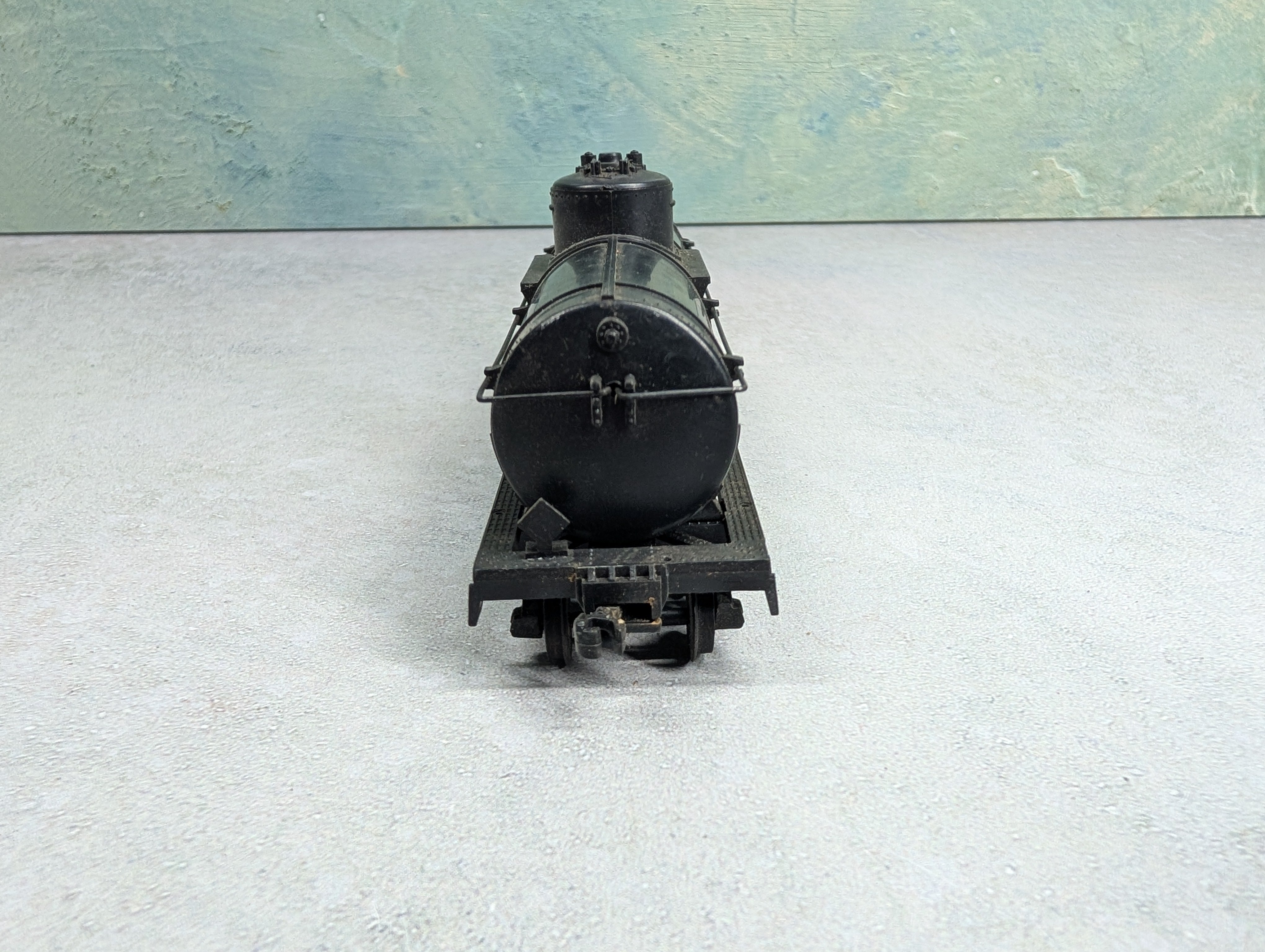 USED Varney HO Scale Single Dome Tank Car UTLX #220