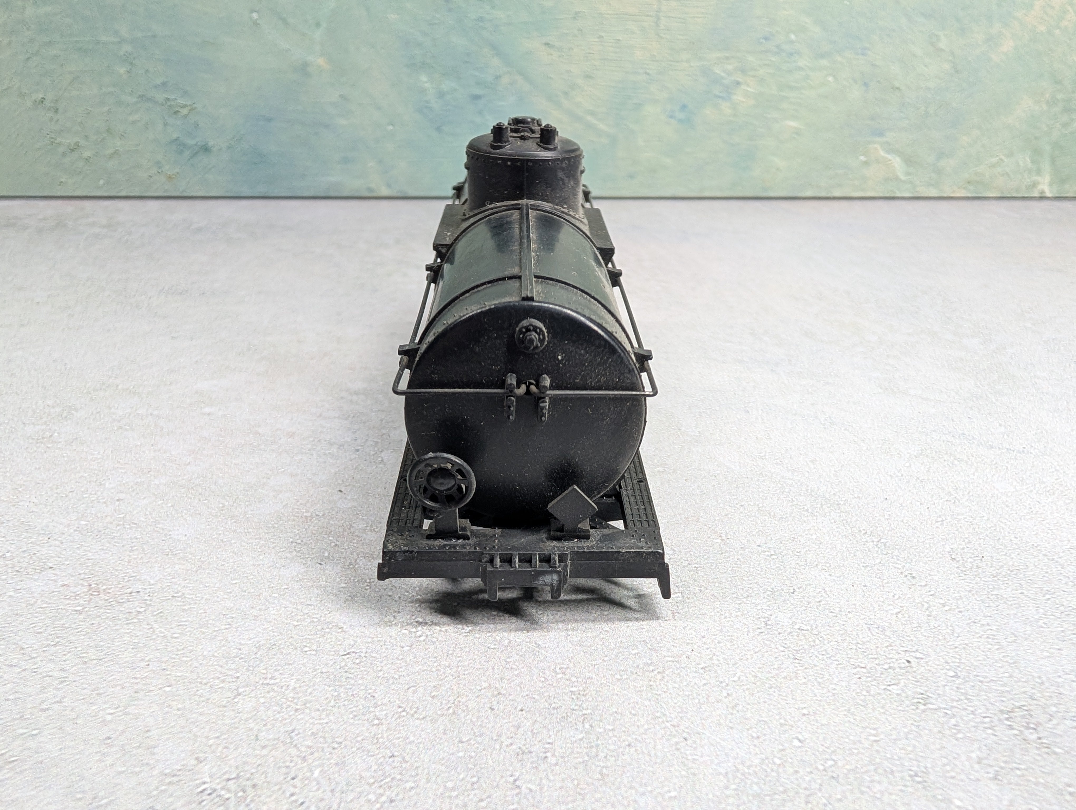 USED Varney HO Scale Single Dome Tank Car UTLX #220