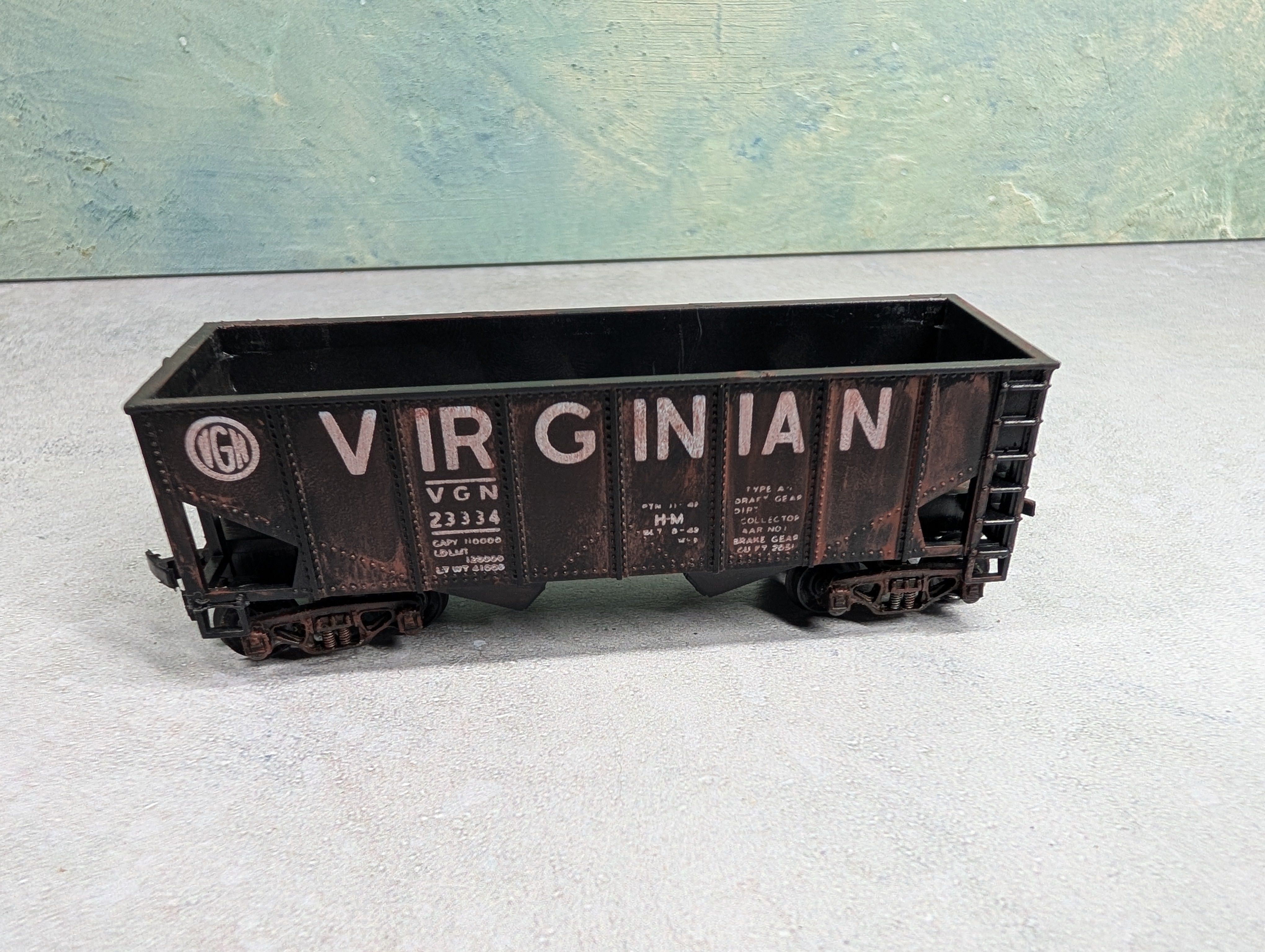 USED Varney HO Scale 2 Bay Open Hopper Virginian VGN #23334 Weathered