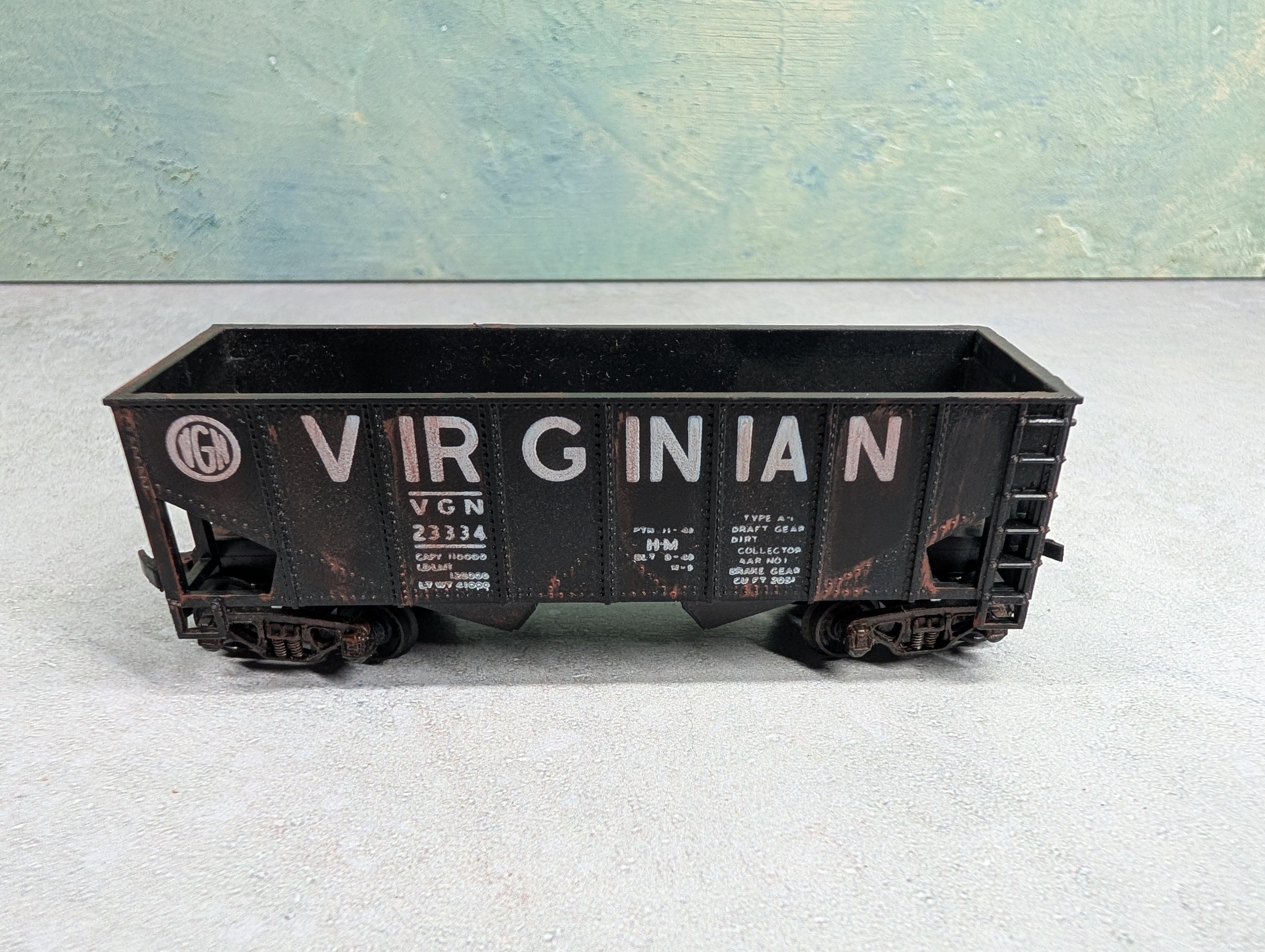 USED Varney HO Scale 2 Bay Open Hopper Virginian VGN #23334 Weathered