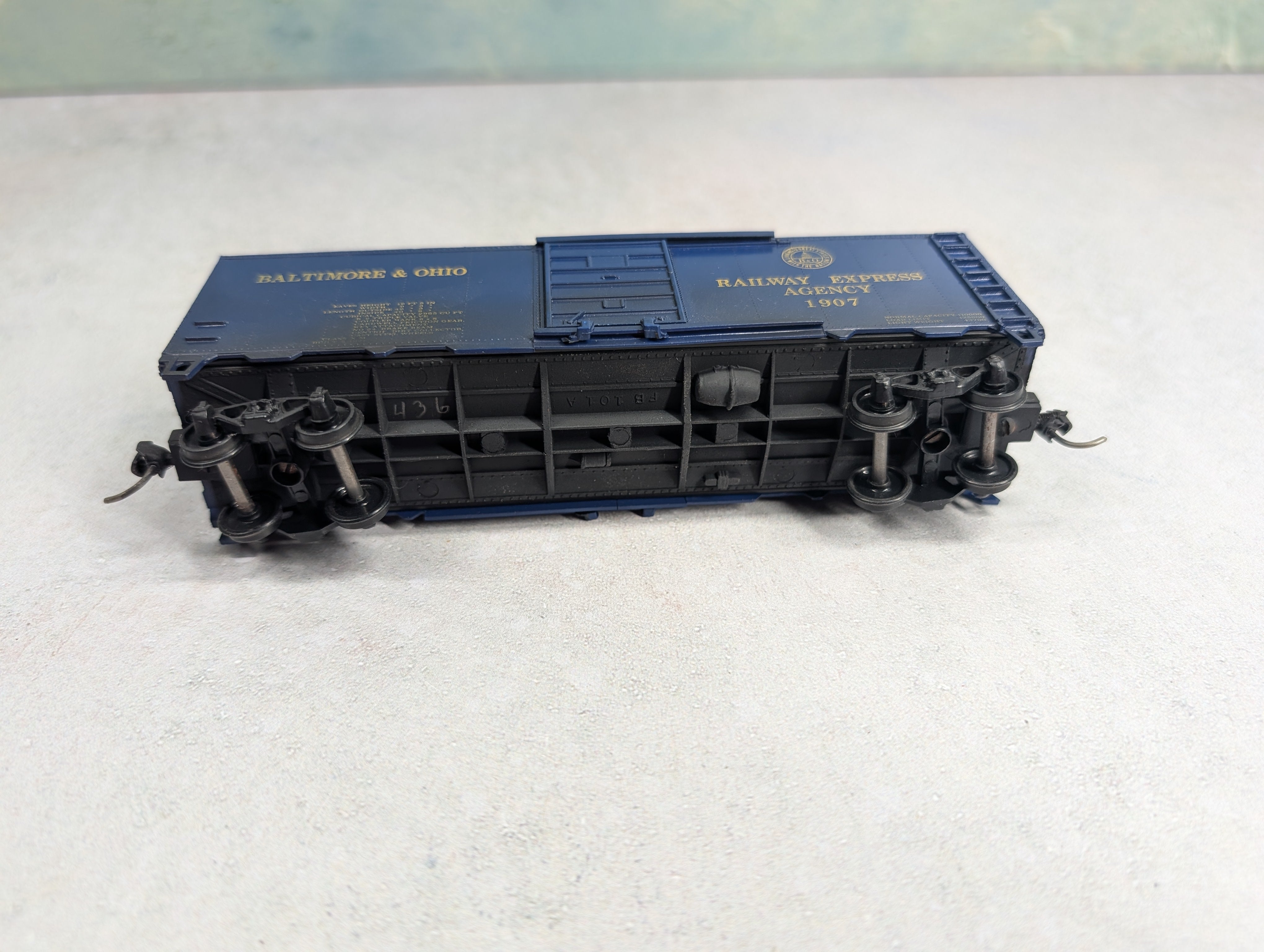 USED Roundhouse HO Scale 40' Box Car Baltimore and Ohio #1907 Weathered