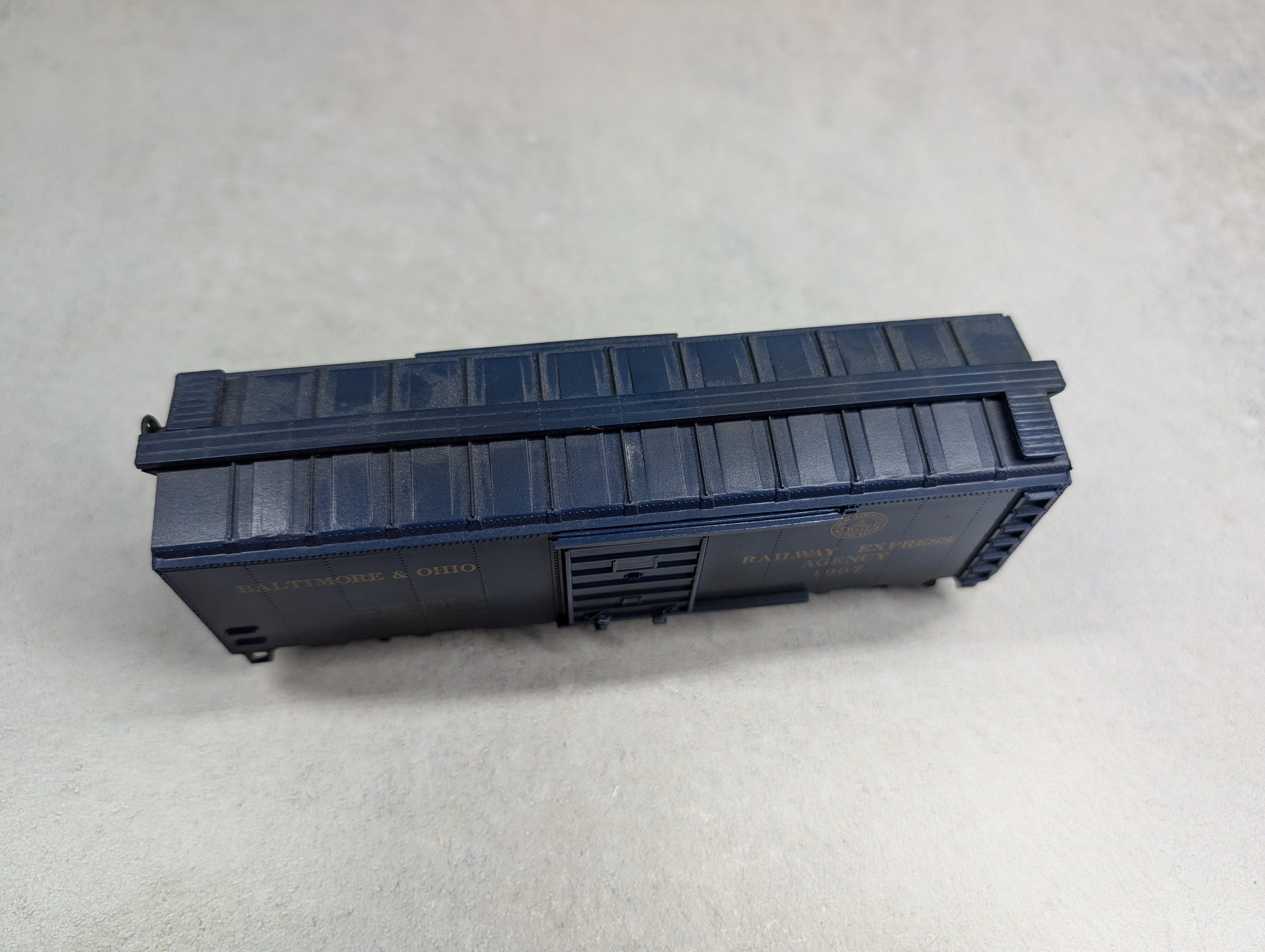 USED Roundhouse HO Scale 40' Box Car Baltimore and Ohio #1907 Weathered