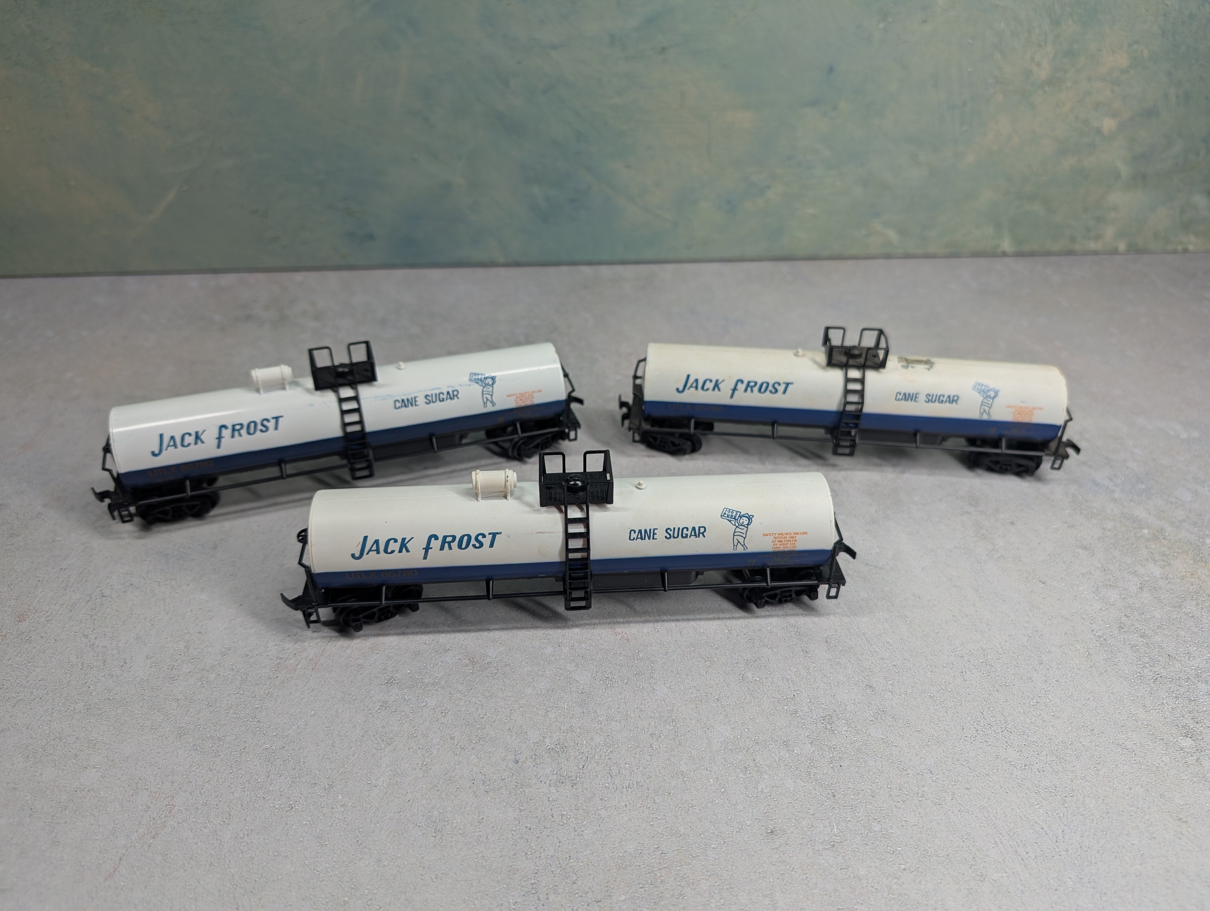 USED Roco HO Scale Lot of Billboard Tank Cars Jack Frost Cane Sugar UTLX #85780 (3 pcs)
