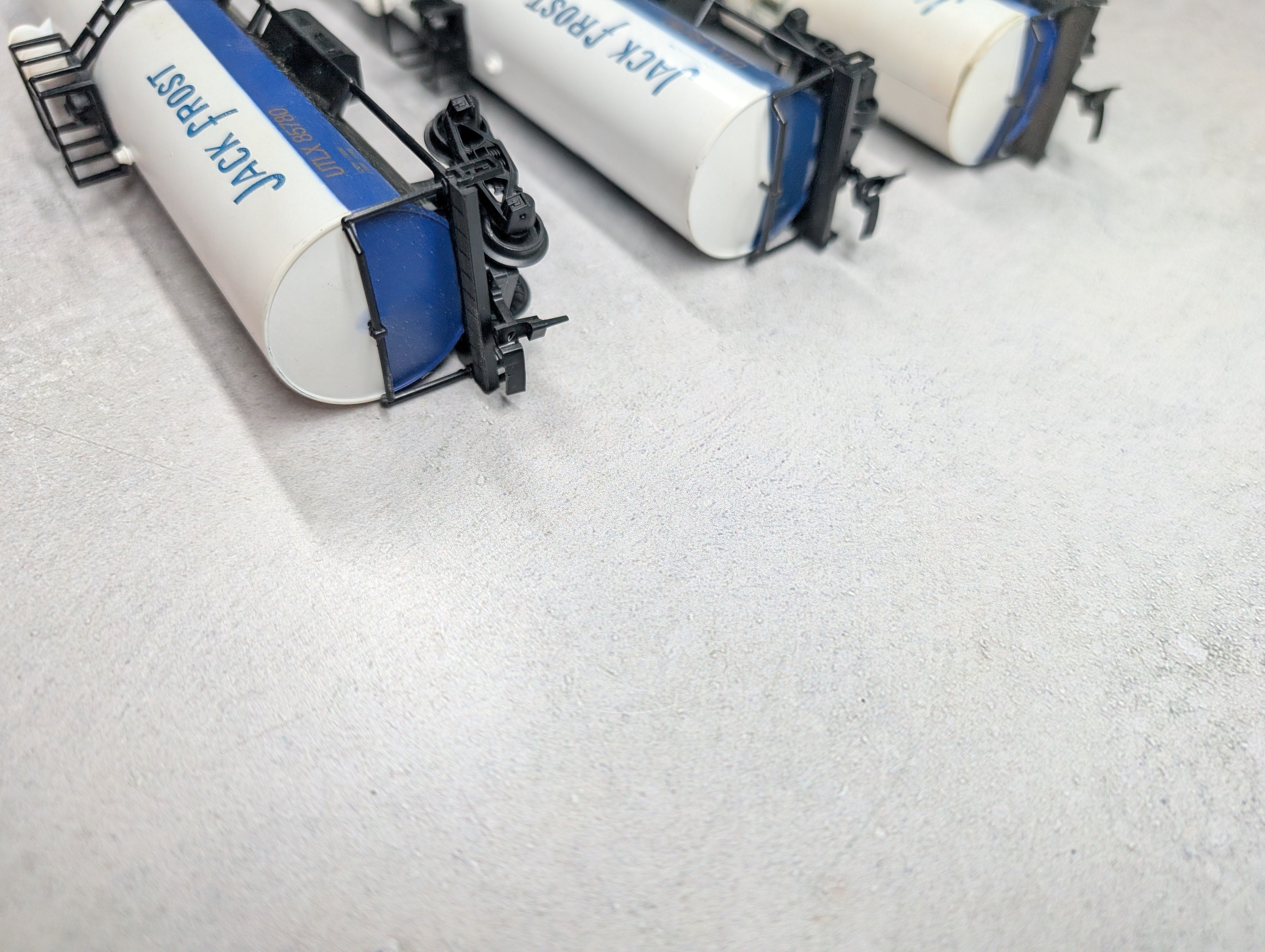 USED Roco HO Scale Lot of Billboard Tank Cars Jack Frost Cane Sugar UTLX #85780 (3 pcs)