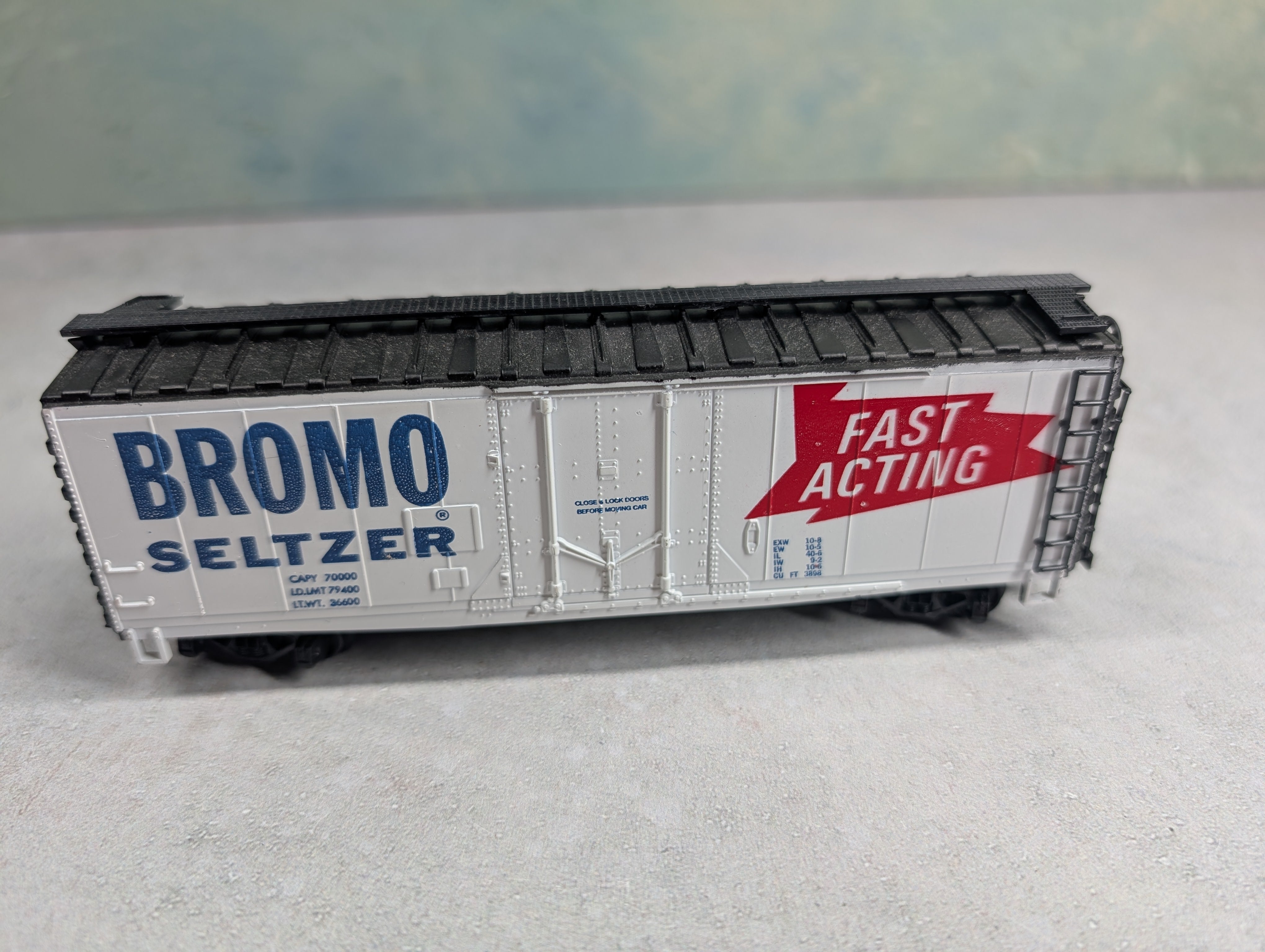 USED Roco HO Scale 40' Billboard Box Car Bromo Seltzer Fast Acting