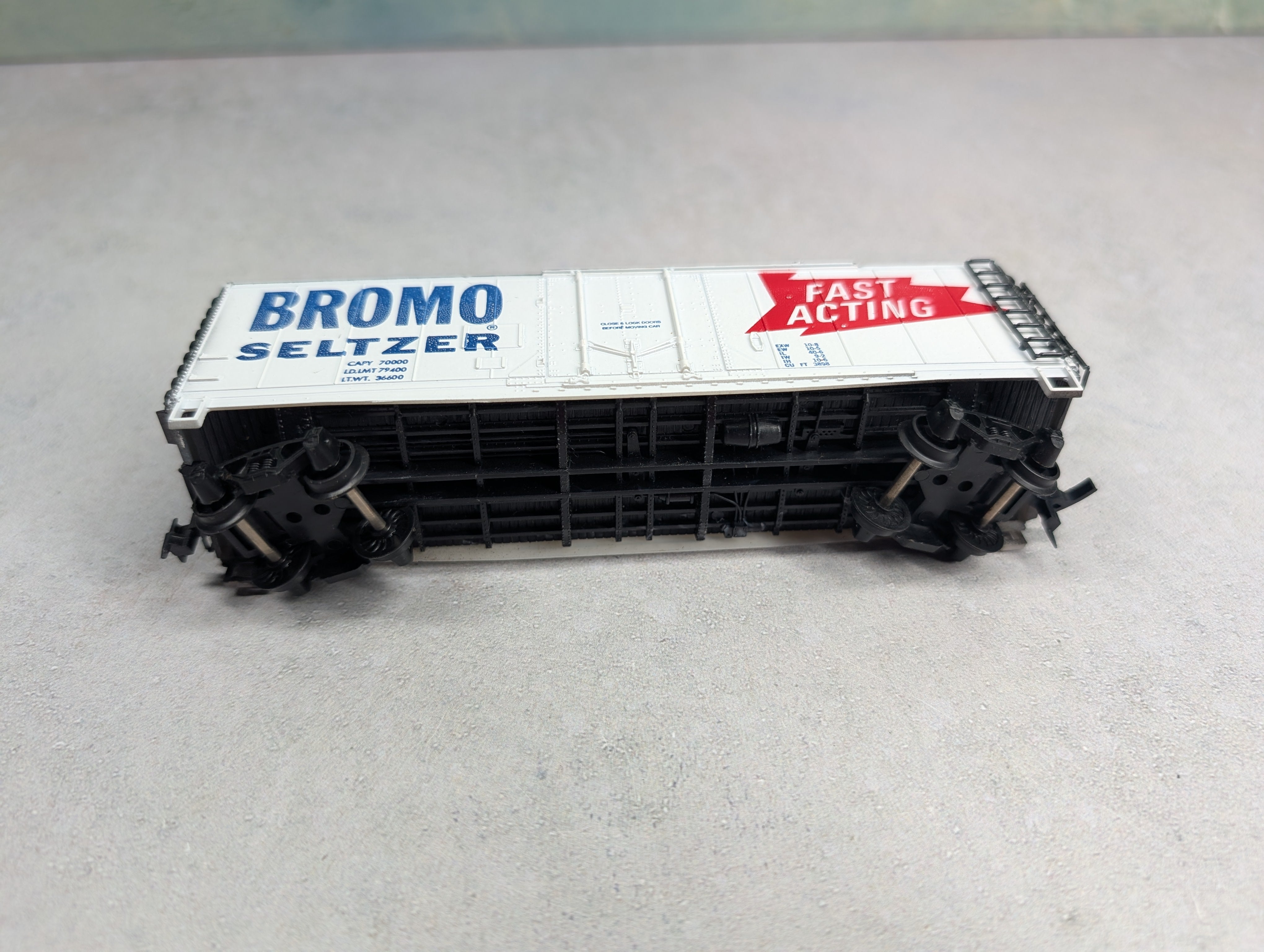 USED Roco HO Scale 40' Billboard Box Car Bromo Seltzer Fast Acting