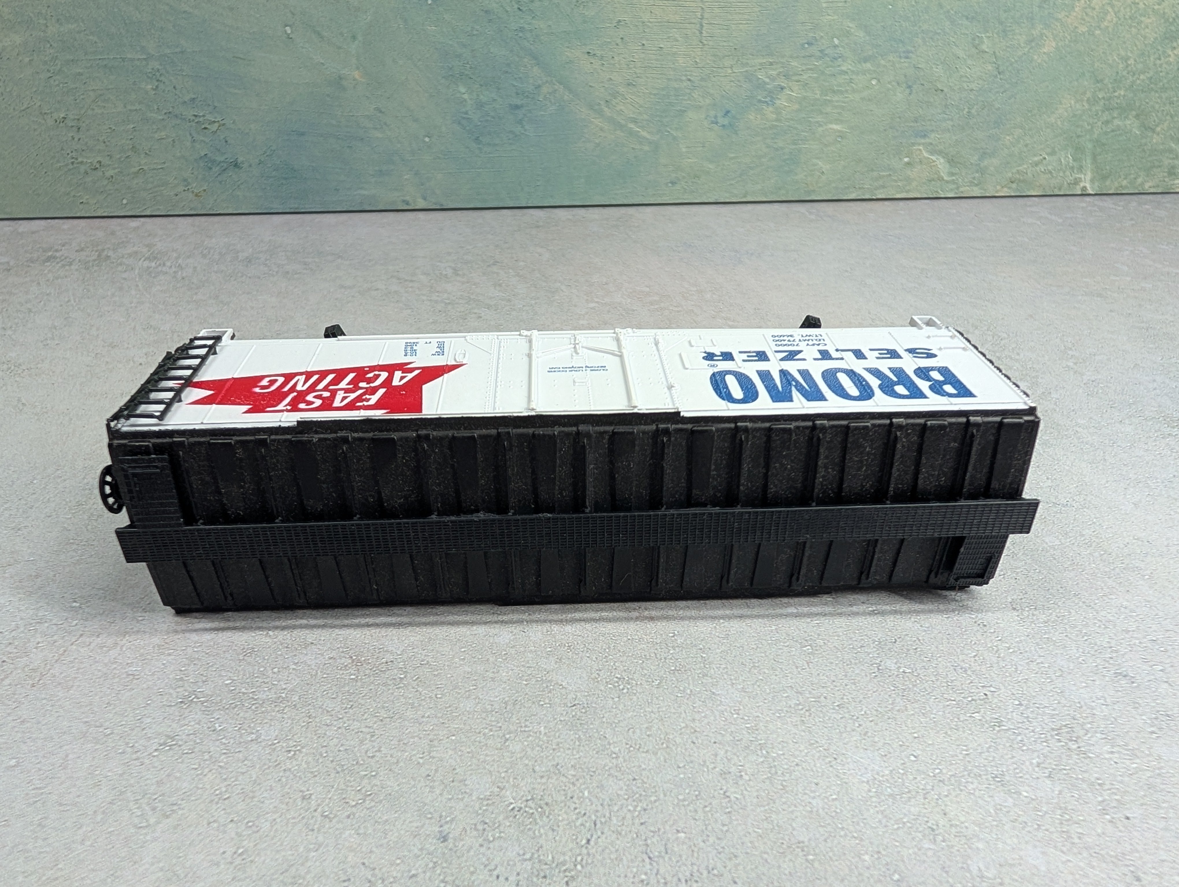 USED Roco HO Scale 40' Billboard Box Car Bromo Seltzer Fast Acting