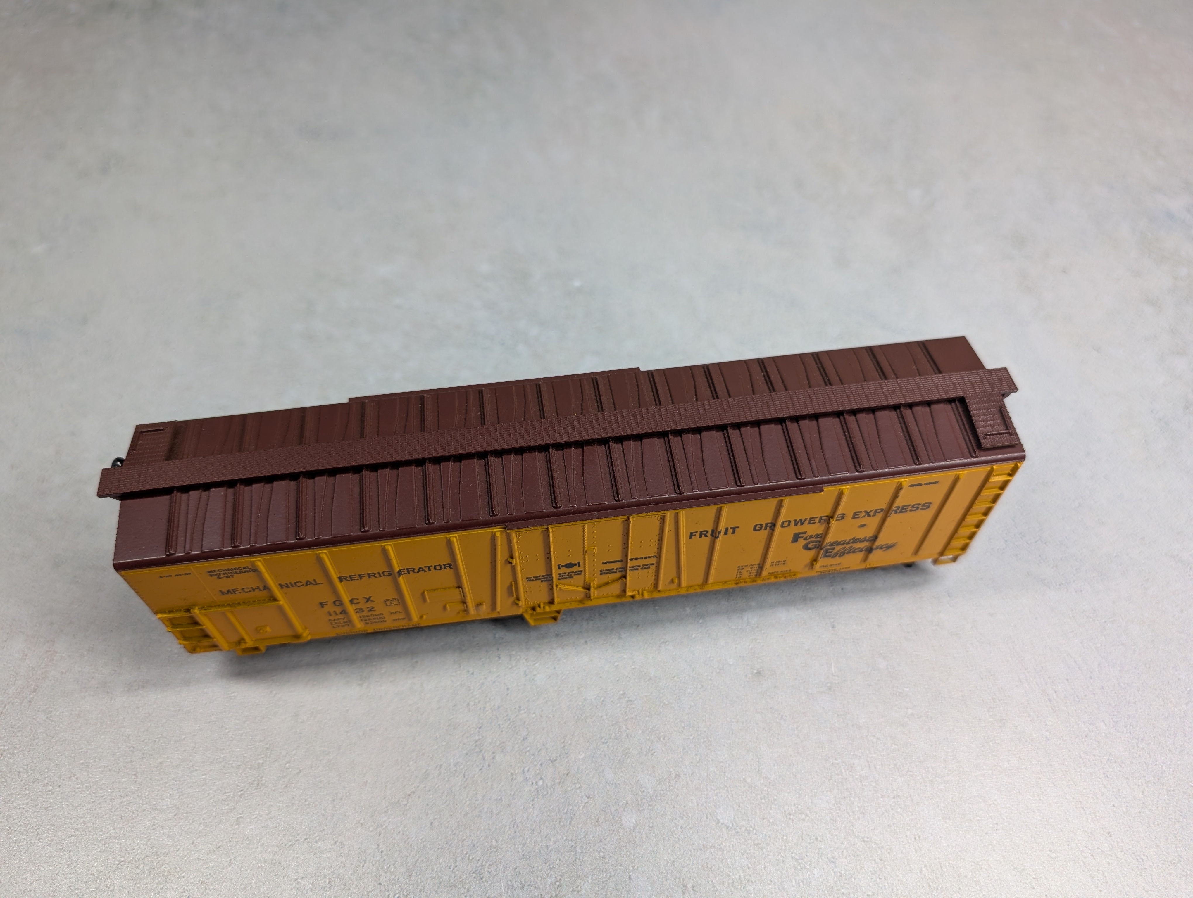 USED Athearn HO Scale 50' Mechanical Reefer Fruit Growers Express FGCX #11432