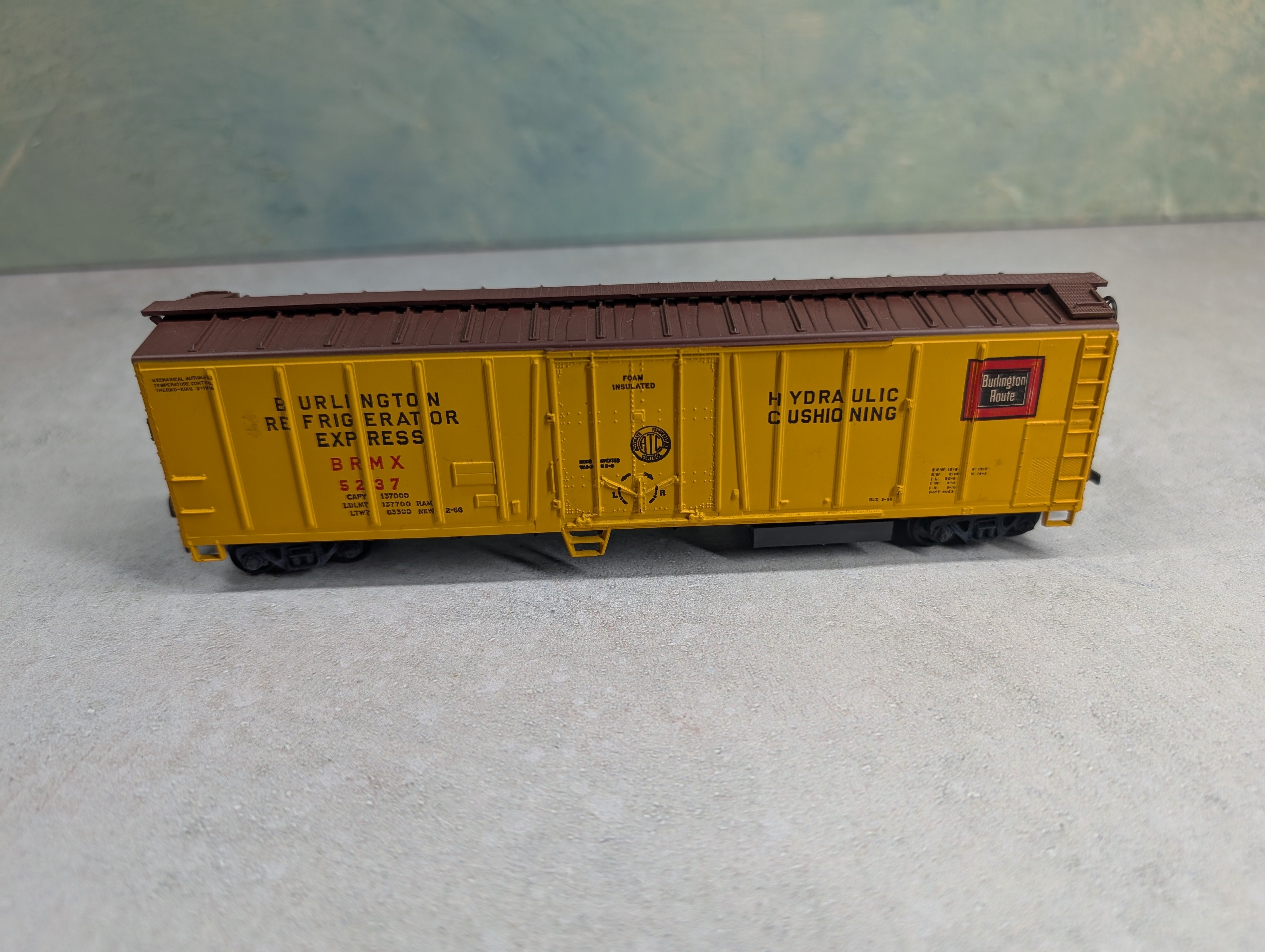 USED Athearn HO Scale 50' Box Car Burlington BRMX #5237