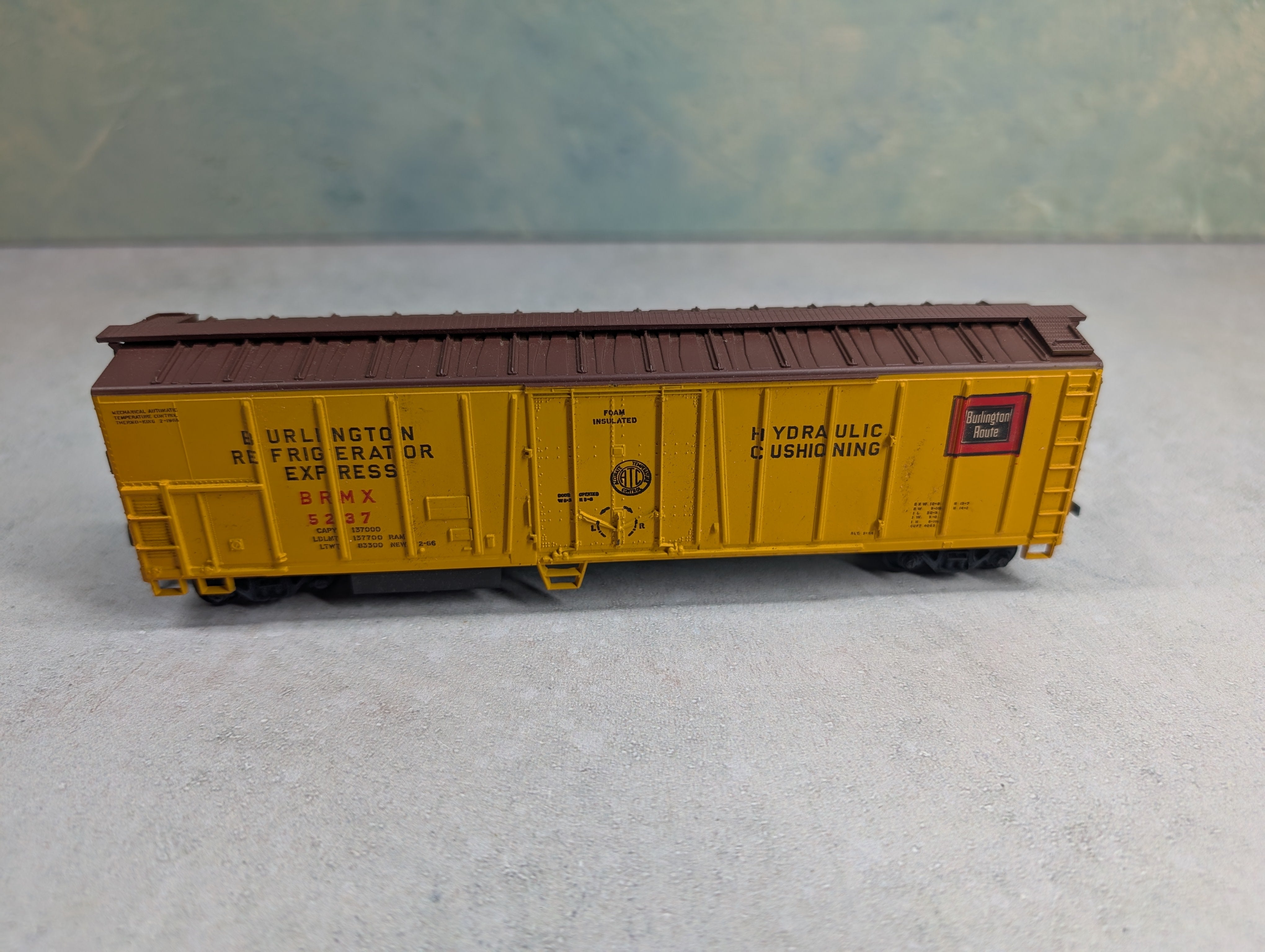 USED Athearn HO Scale 50' Box Car Burlington BRMX #5237