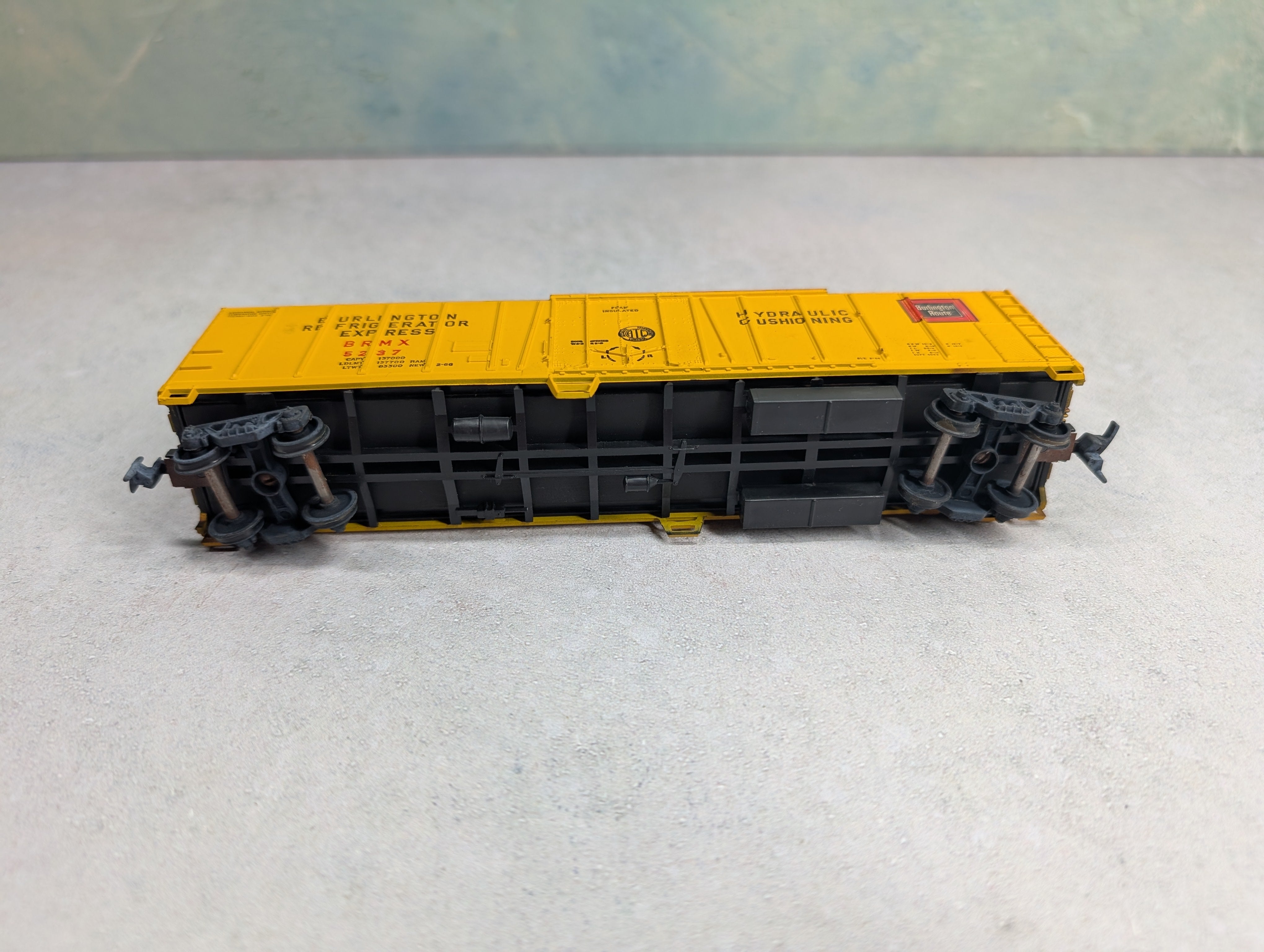 USED Athearn HO Scale 50' Box Car Burlington BRMX #5237