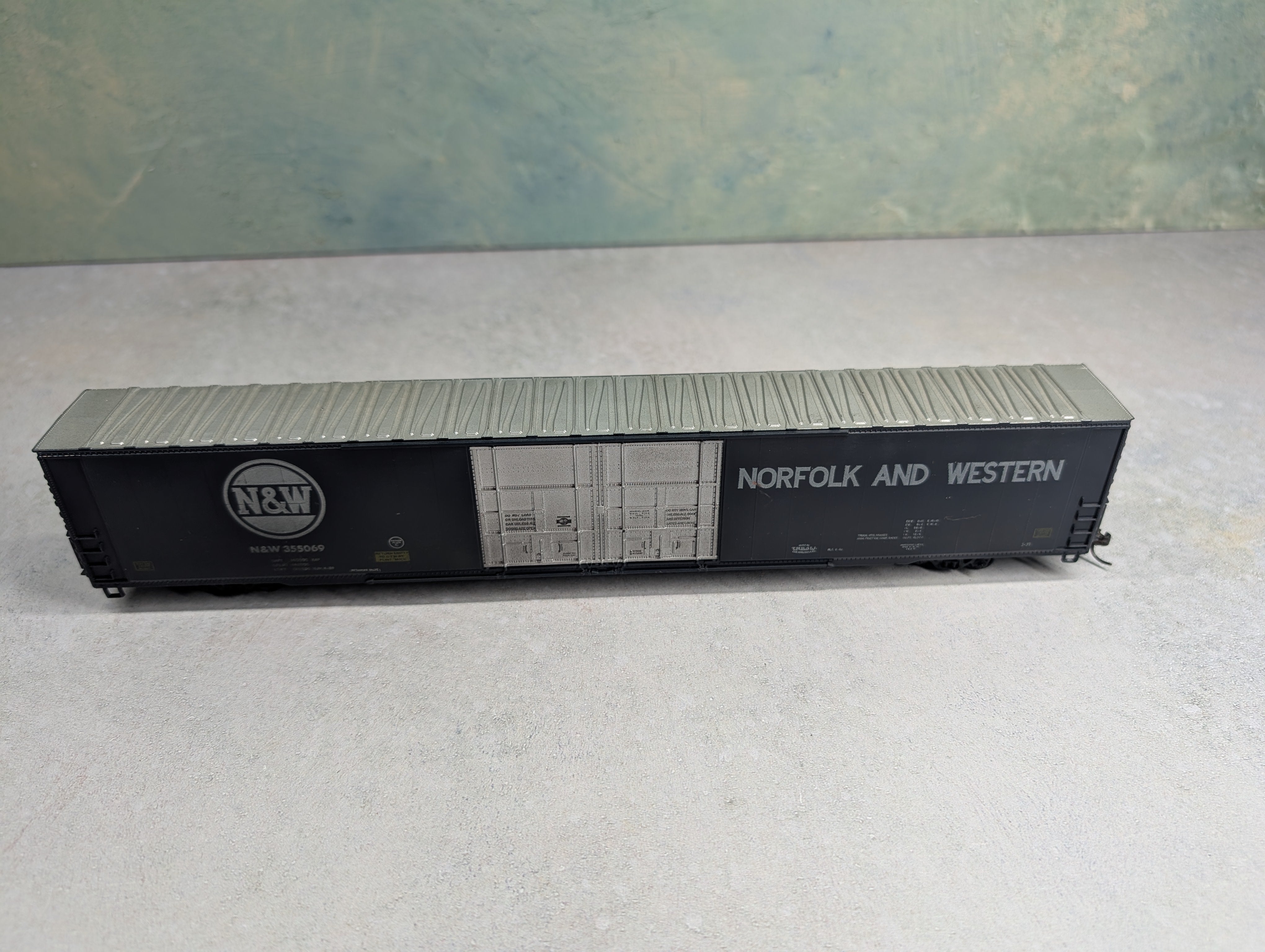 USED Athearn HO Scale 86' Hi-Cube DD Box Car Norfolk & Western NW #355069 Weathered