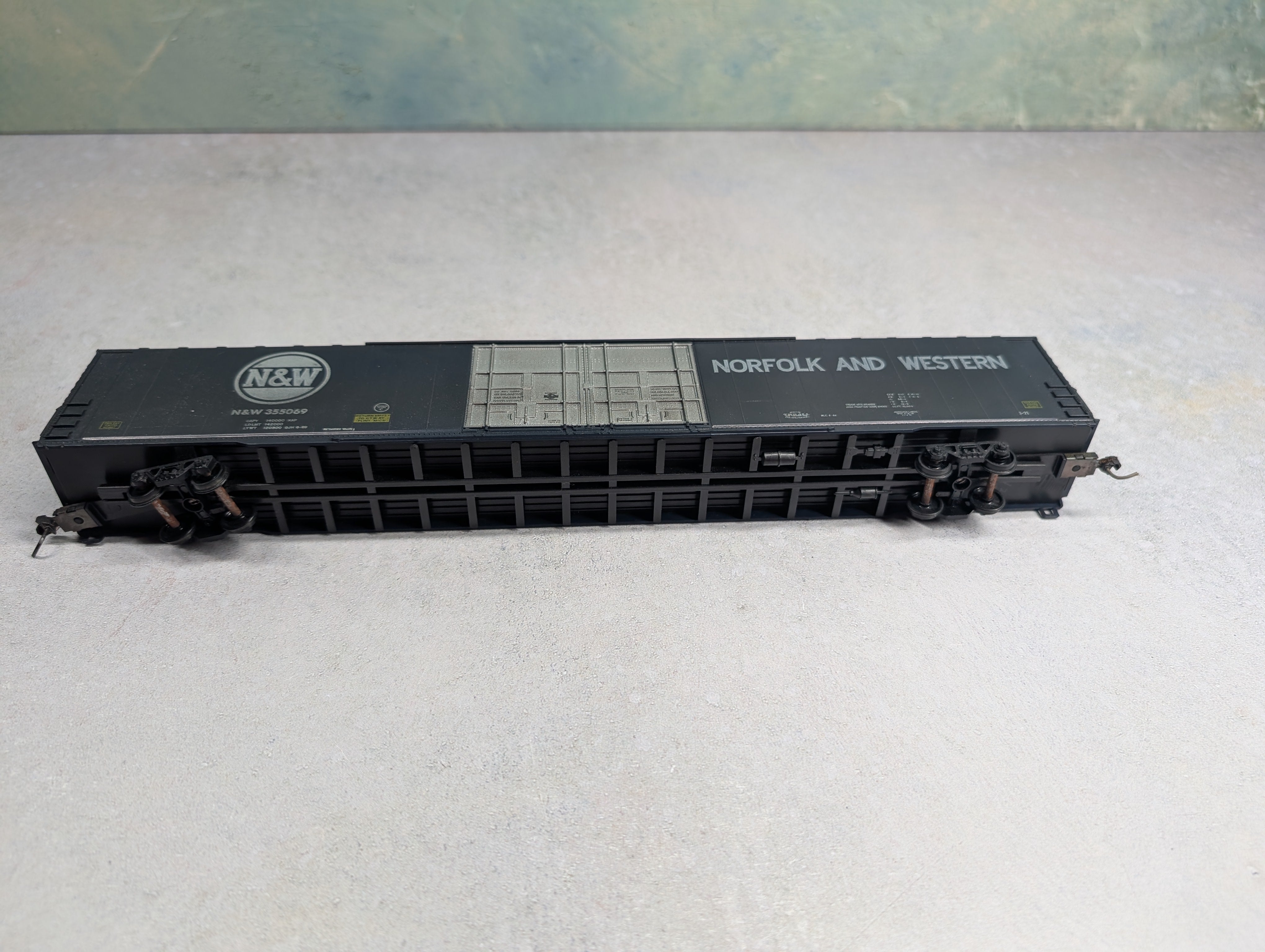 USED Athearn HO Scale 86' Hi-Cube DD Box Car Norfolk & Western NW #355069 Weathered