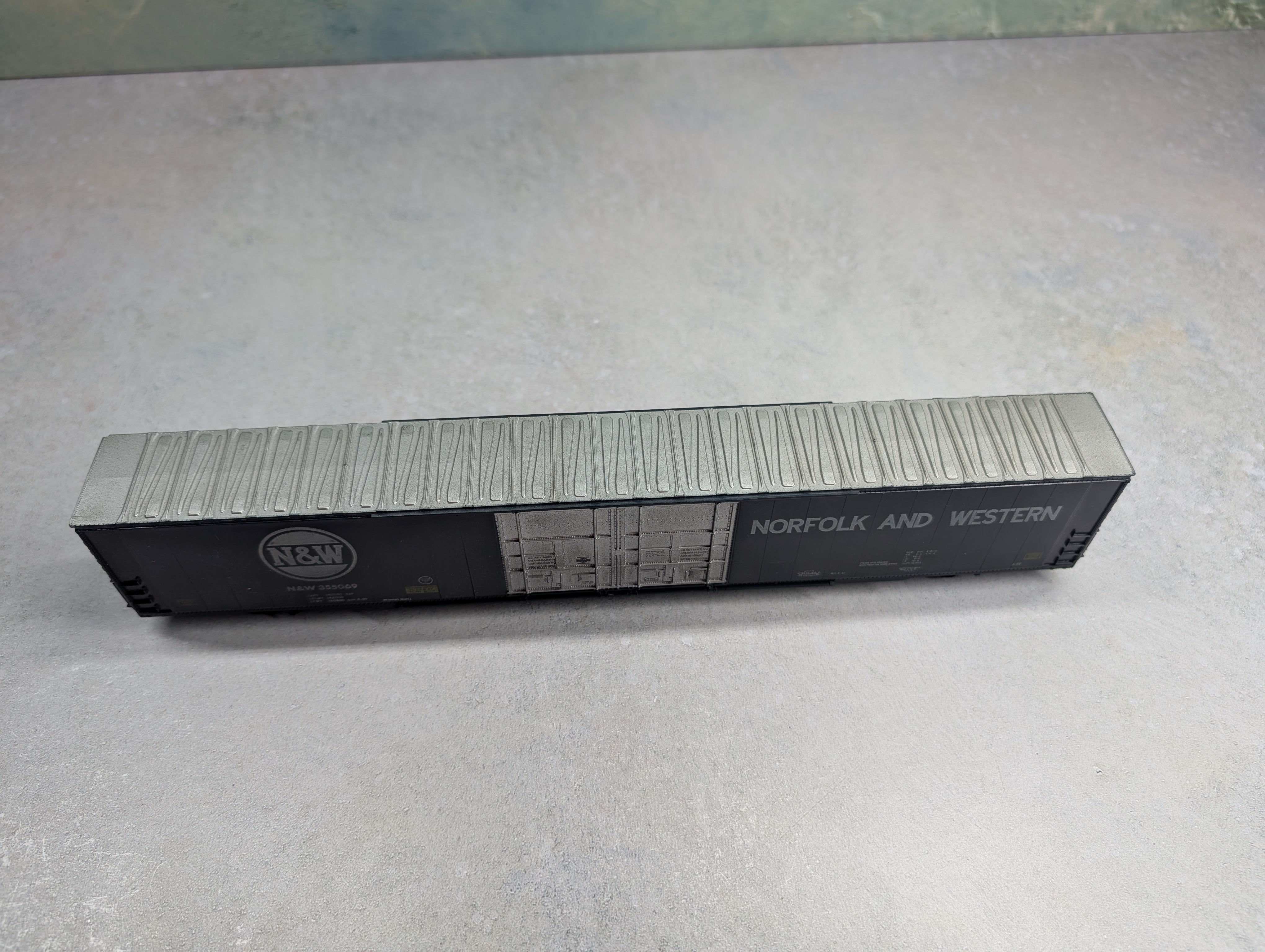 USED Athearn HO Scale 86' Hi-Cube DD Box Car Norfolk & Western NW #355069 Weathered