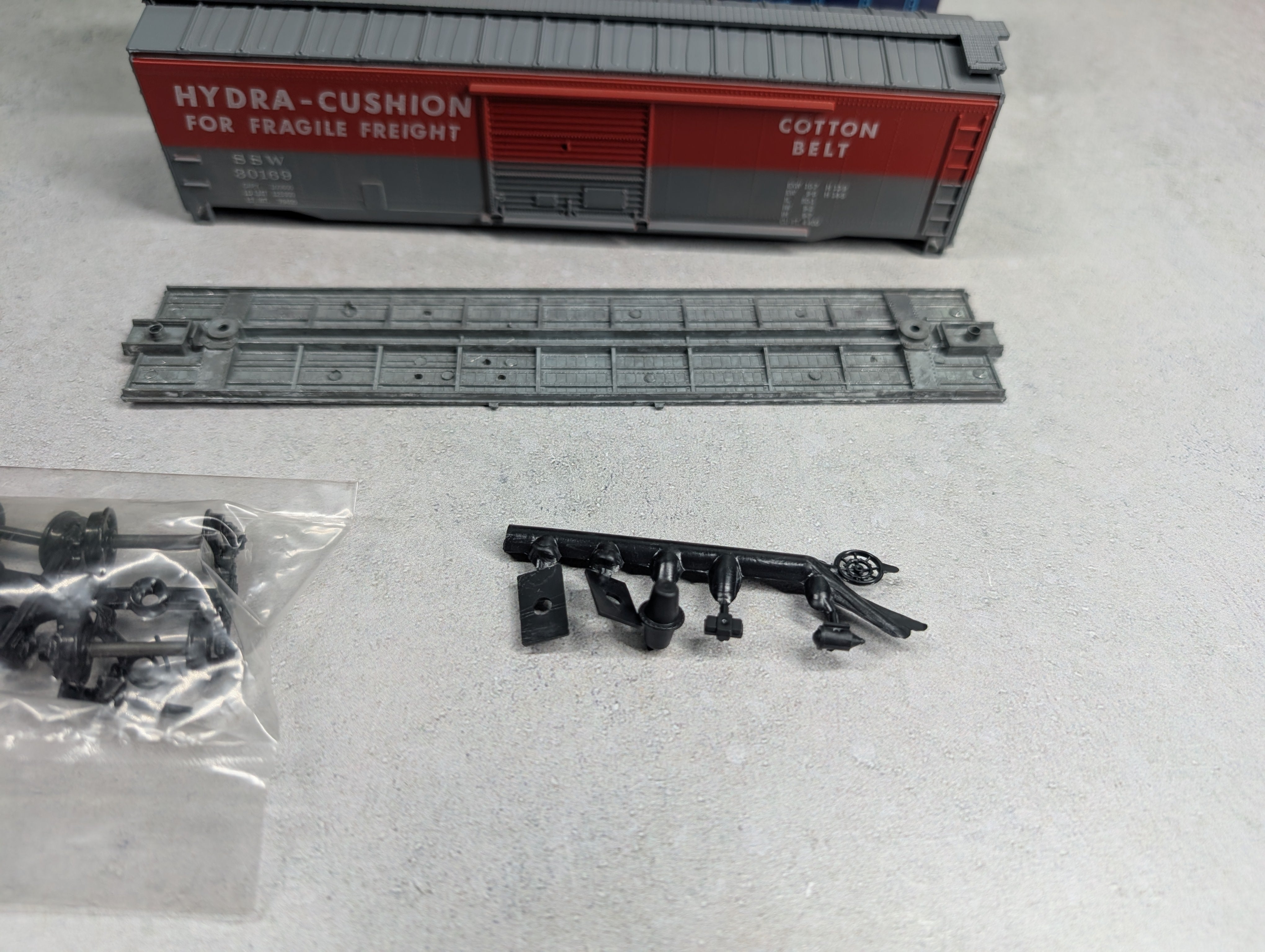 USED Roundhouse HO Scale 50' Box Car Cotton Belt SSW #30169 KIT