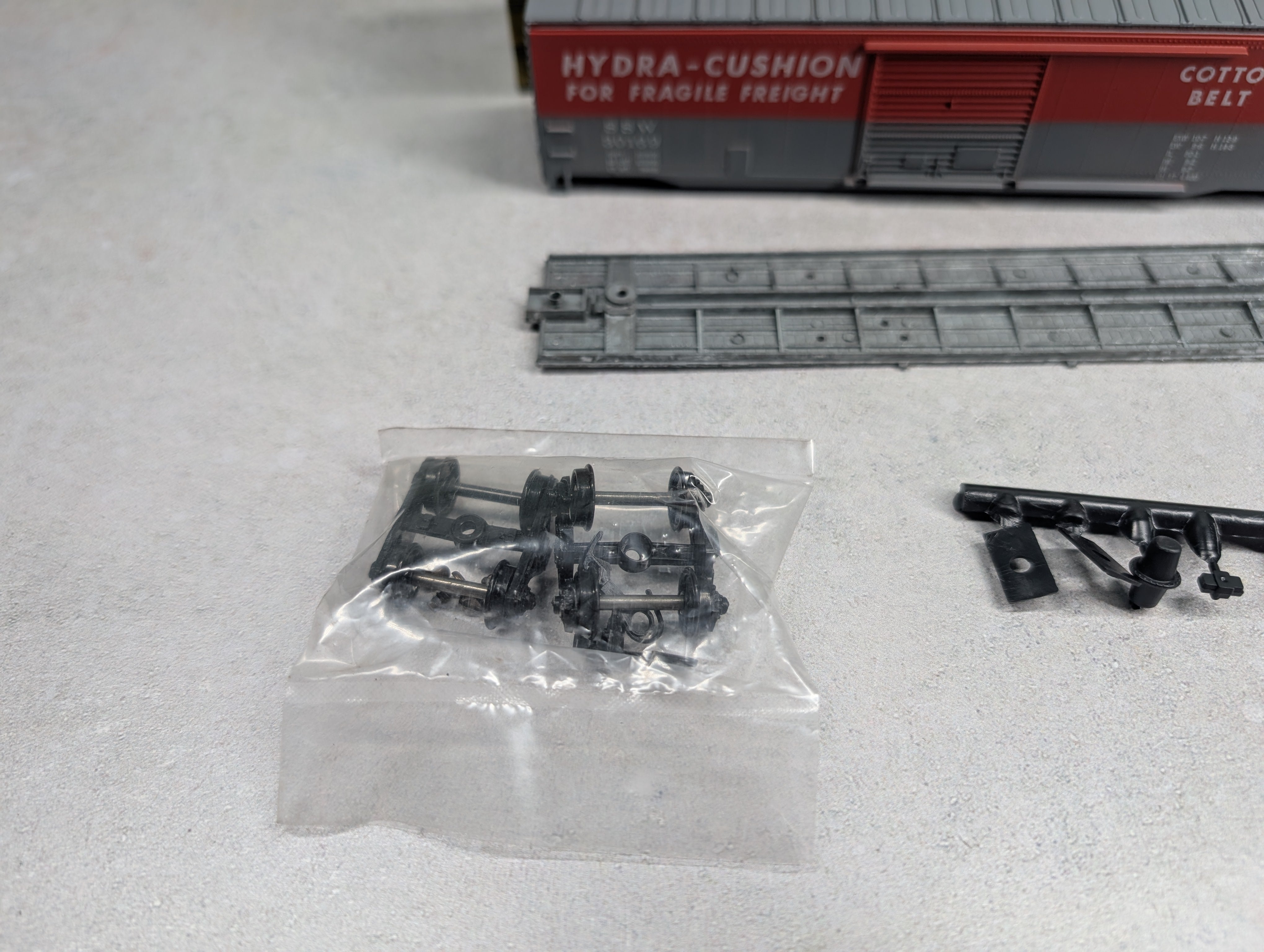 USED Roundhouse HO Scale 50' Box Car Cotton Belt SSW #30169 KIT