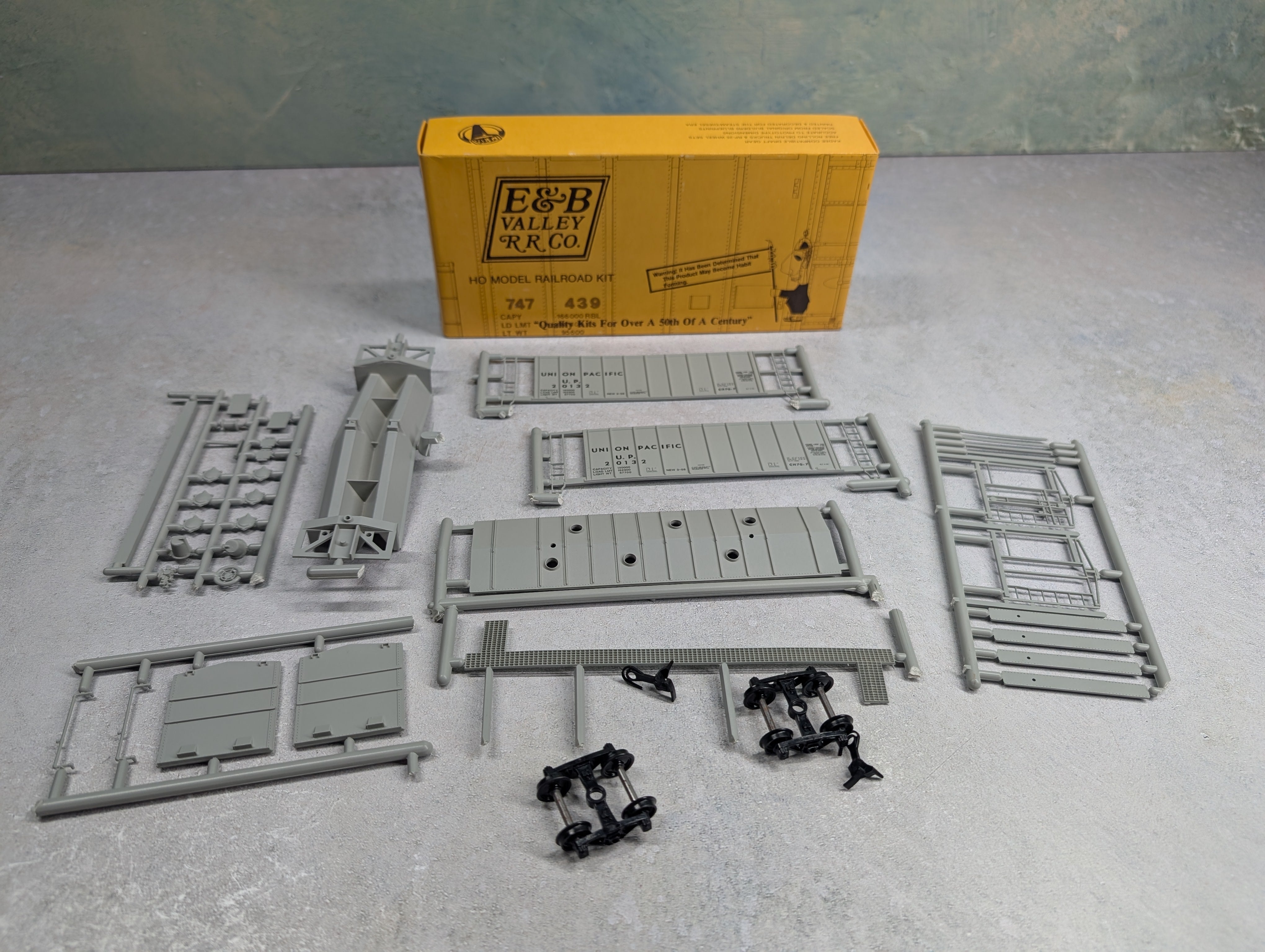 USED E&B Valley HO Scale Airslide Covered Hopper Union Pacific UP #20132 KIT