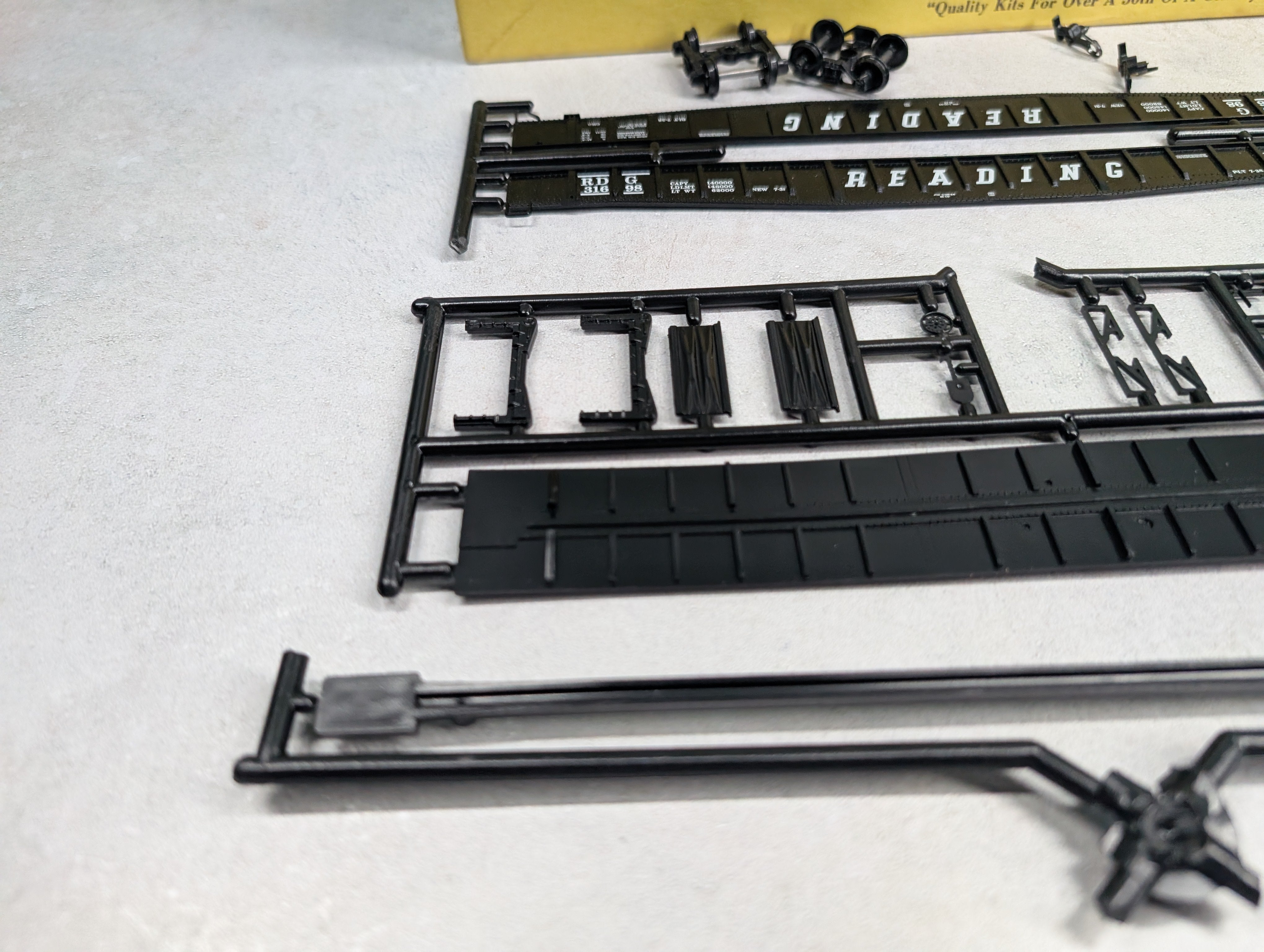 USED E&B Valley HO Scale 65' Mill Gondola Reading RDG #31698 KIT