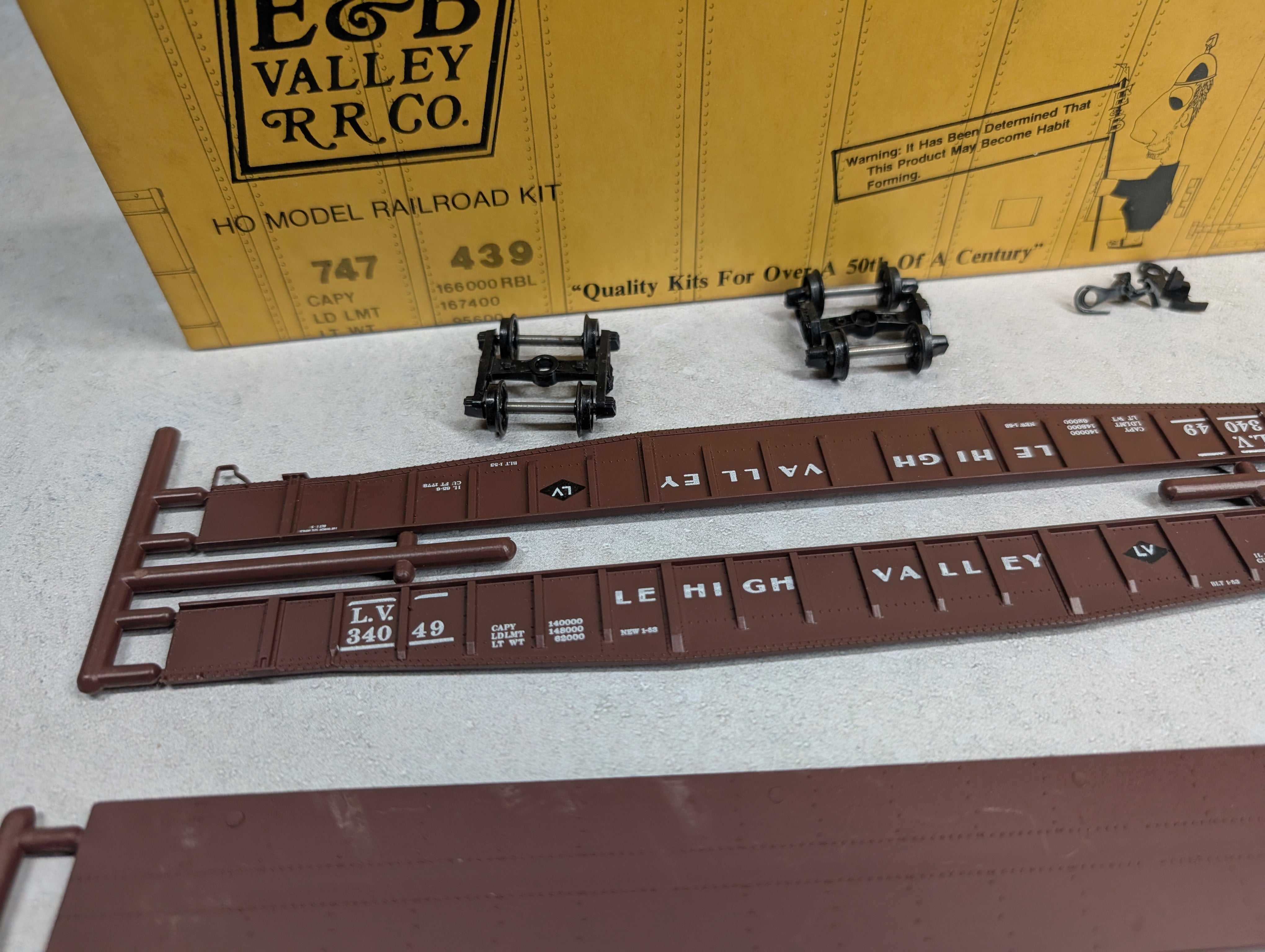 USED E&B Valley HO Scale 65' Mill Gondola Lehigh Valley LV #34049 KIT