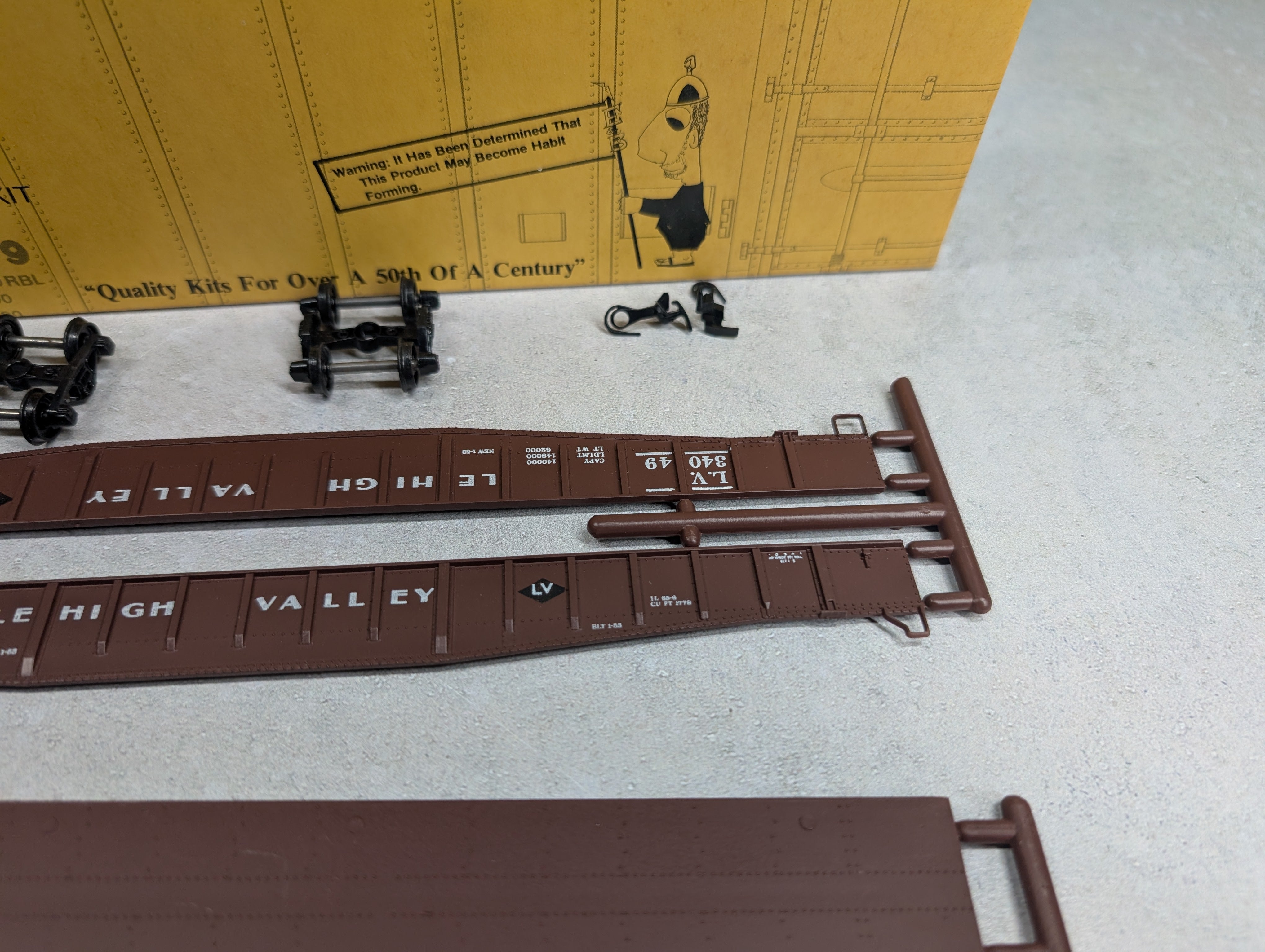 USED E&B Valley HO Scale 65' Mill Gondola Lehigh Valley LV #34049 KIT