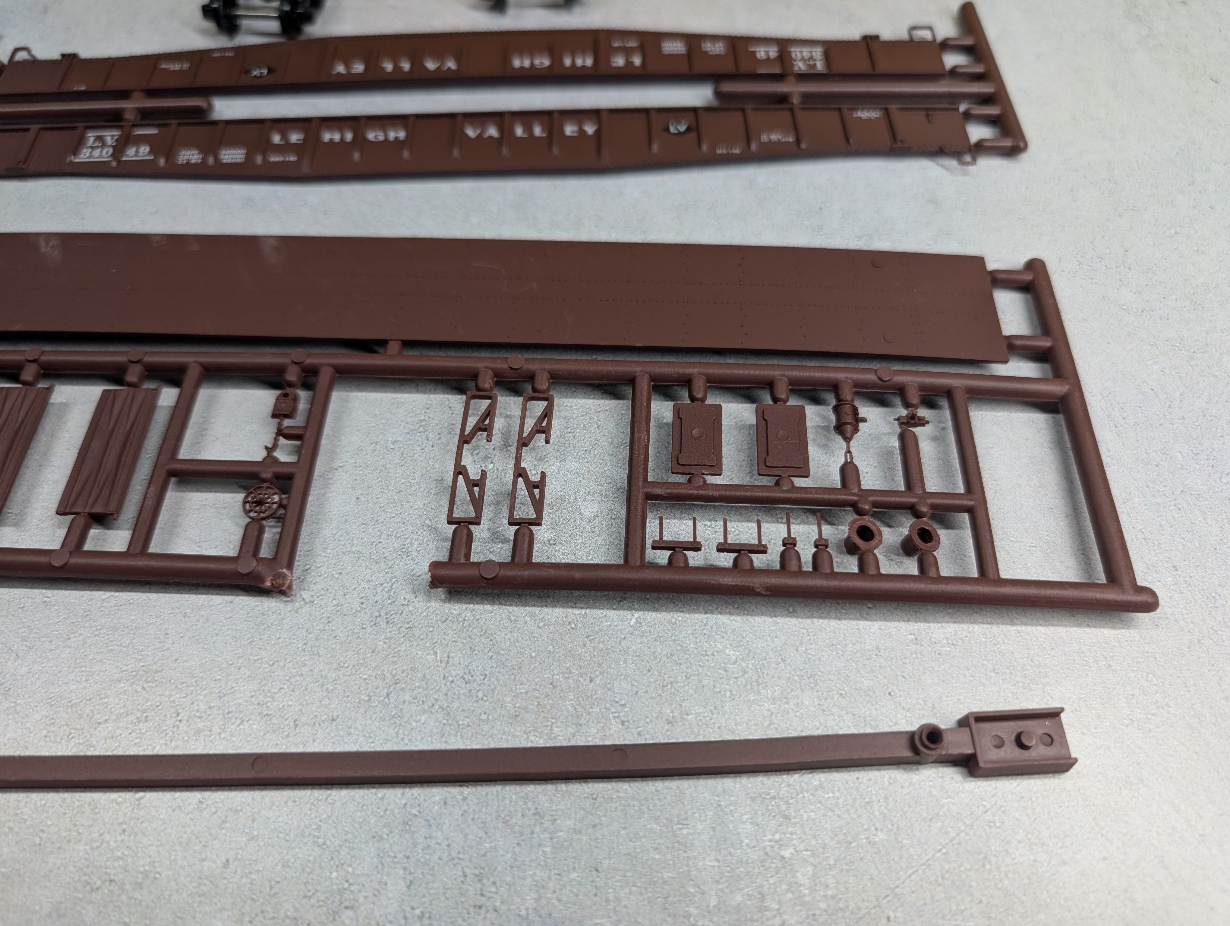 USED E&B Valley HO Scale 65' Mill Gondola Lehigh Valley LV #34049 KIT