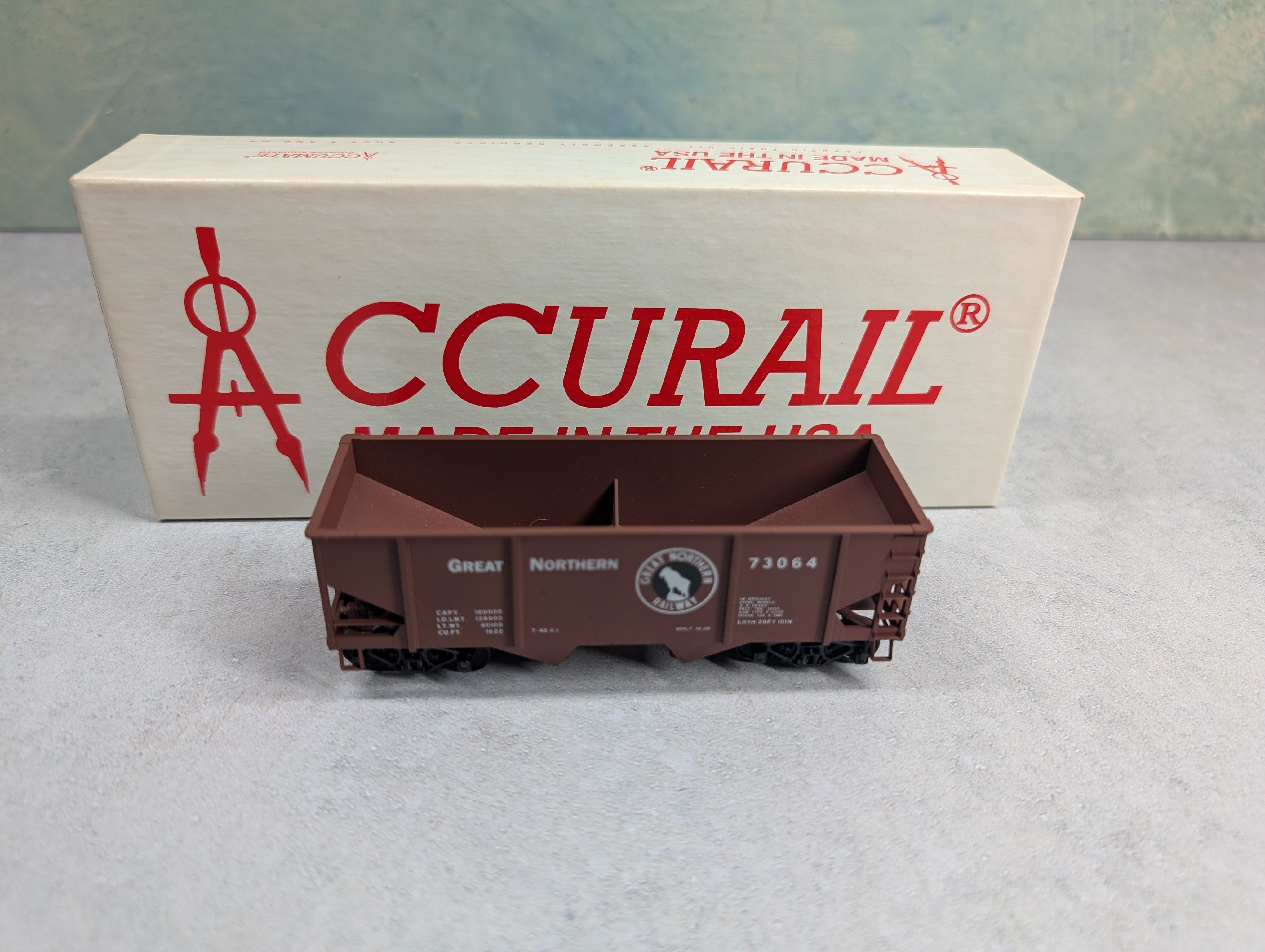 USED Accurail 2351 HO Scale Canton Twin Hopper Great Northern GN #73064
