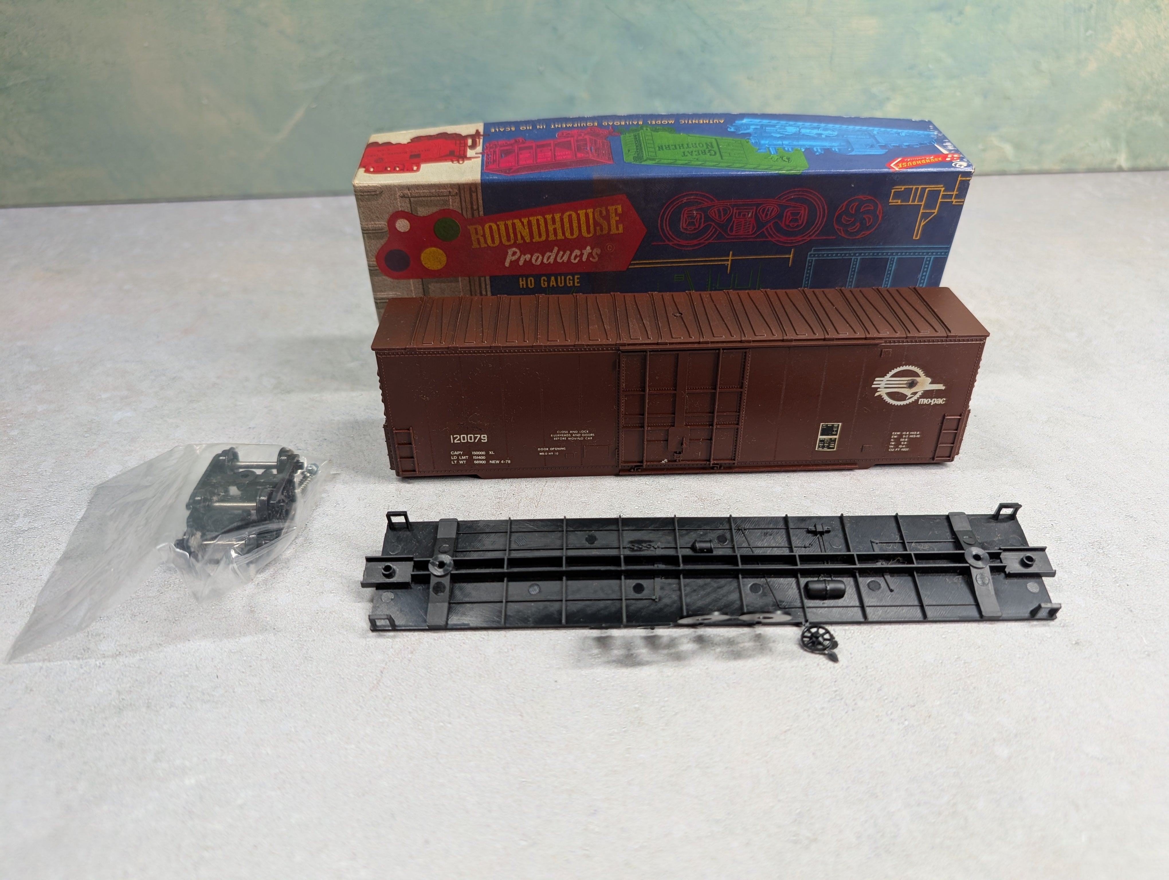 USED Roundhouse HO Scale 50' HI-Cube Box Car #120079