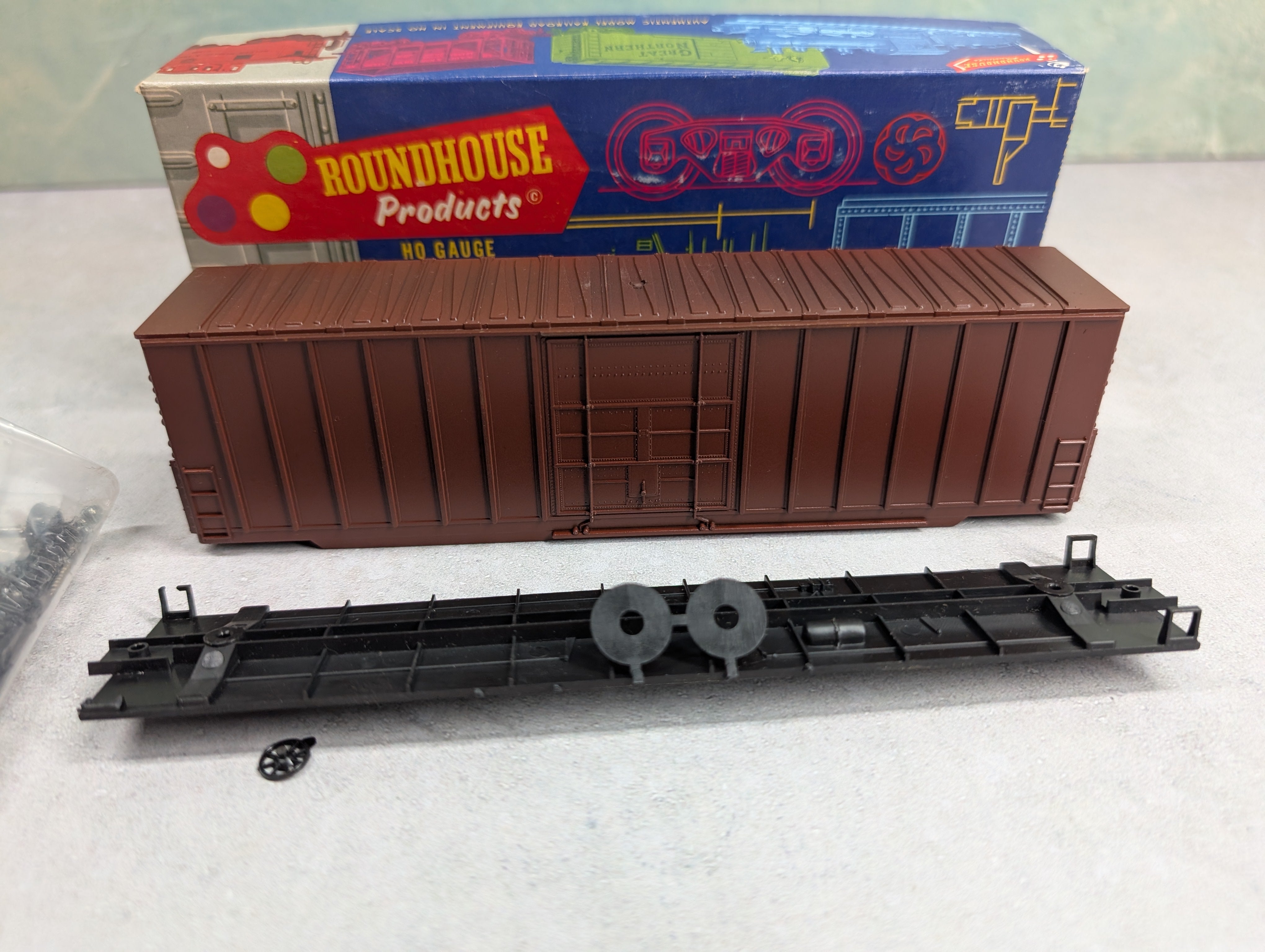 USED Roundhouse HO Scale 50' Rib Side HI-Cube Box Car Undecorated