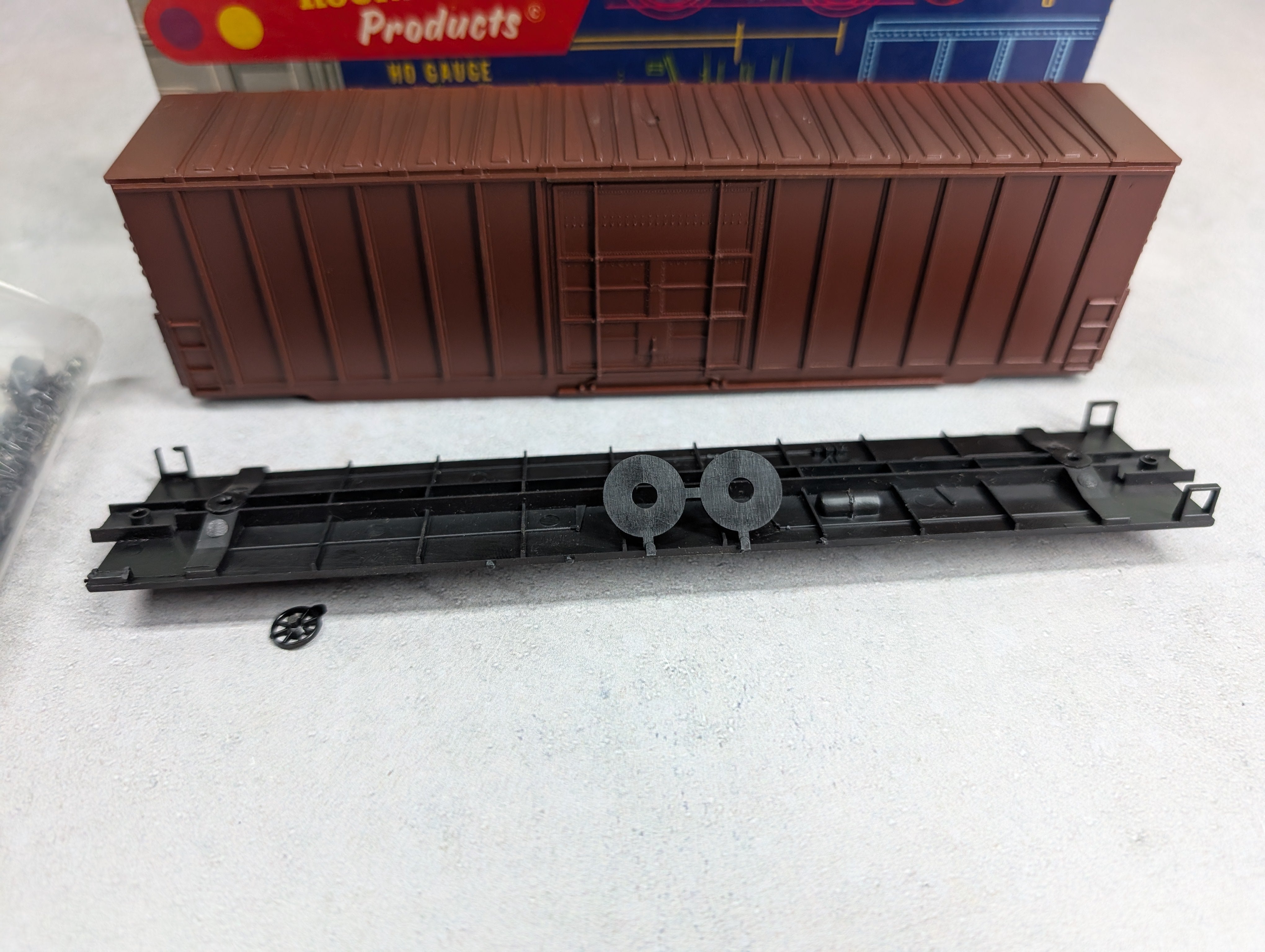 USED Roundhouse HO Scale 50' Rib Side HI-Cube Box Car Undecorated