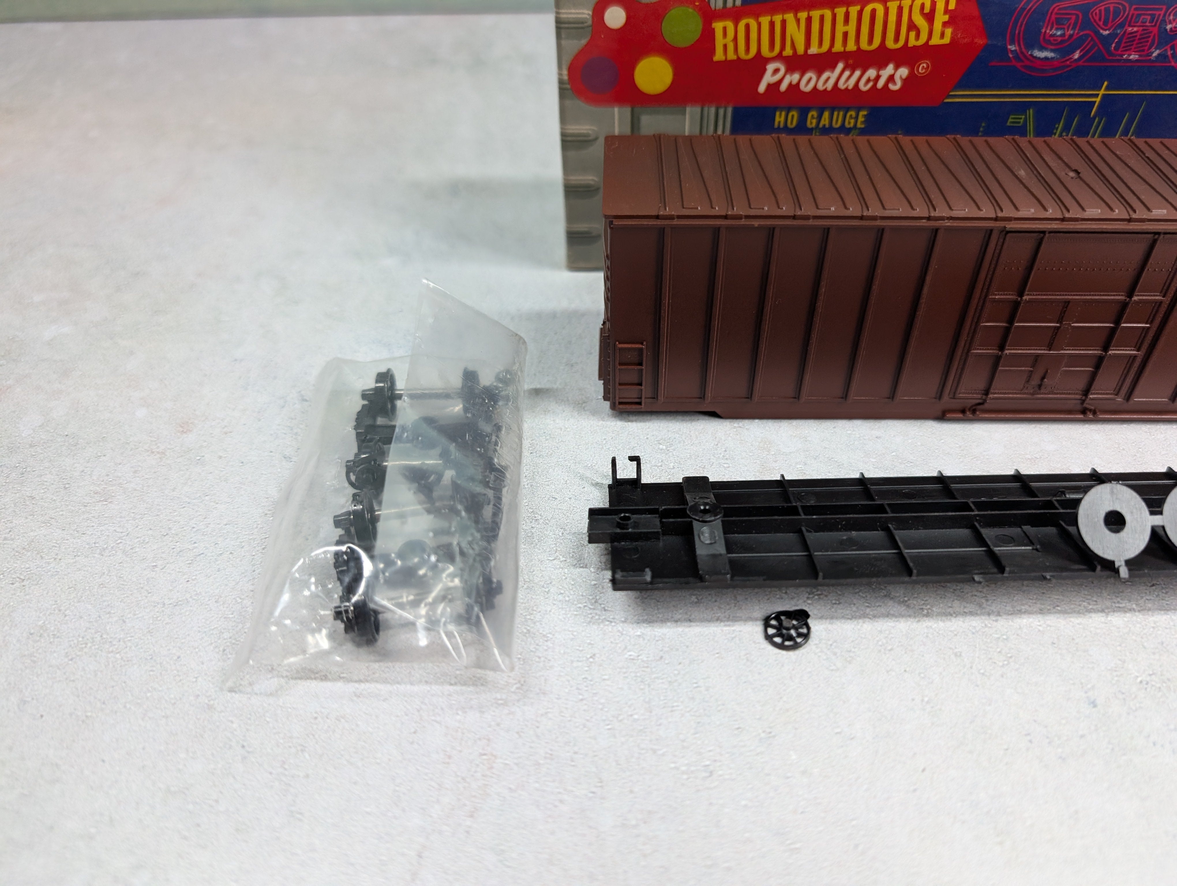 USED Roundhouse HO Scale 50' Rib Side HI-Cube Box Car Undecorated